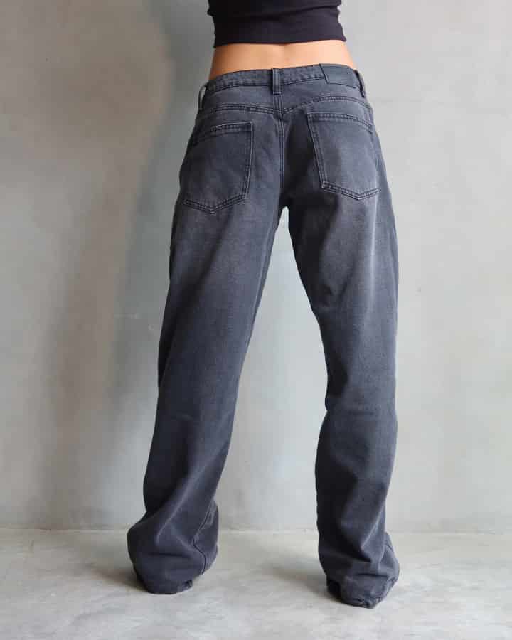 JEAN LOW WIDE FIT TIRO BAJO ANCHO NEGRO - miniatura 5