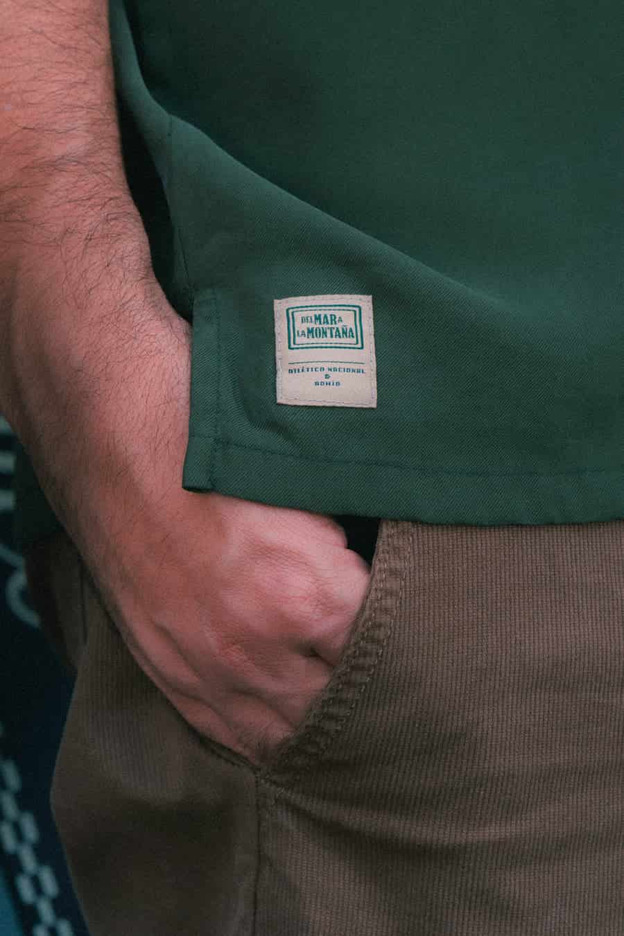 CAMISA VERDE PINO ESTO ES NACIONAL BOHIO - miniatura 7