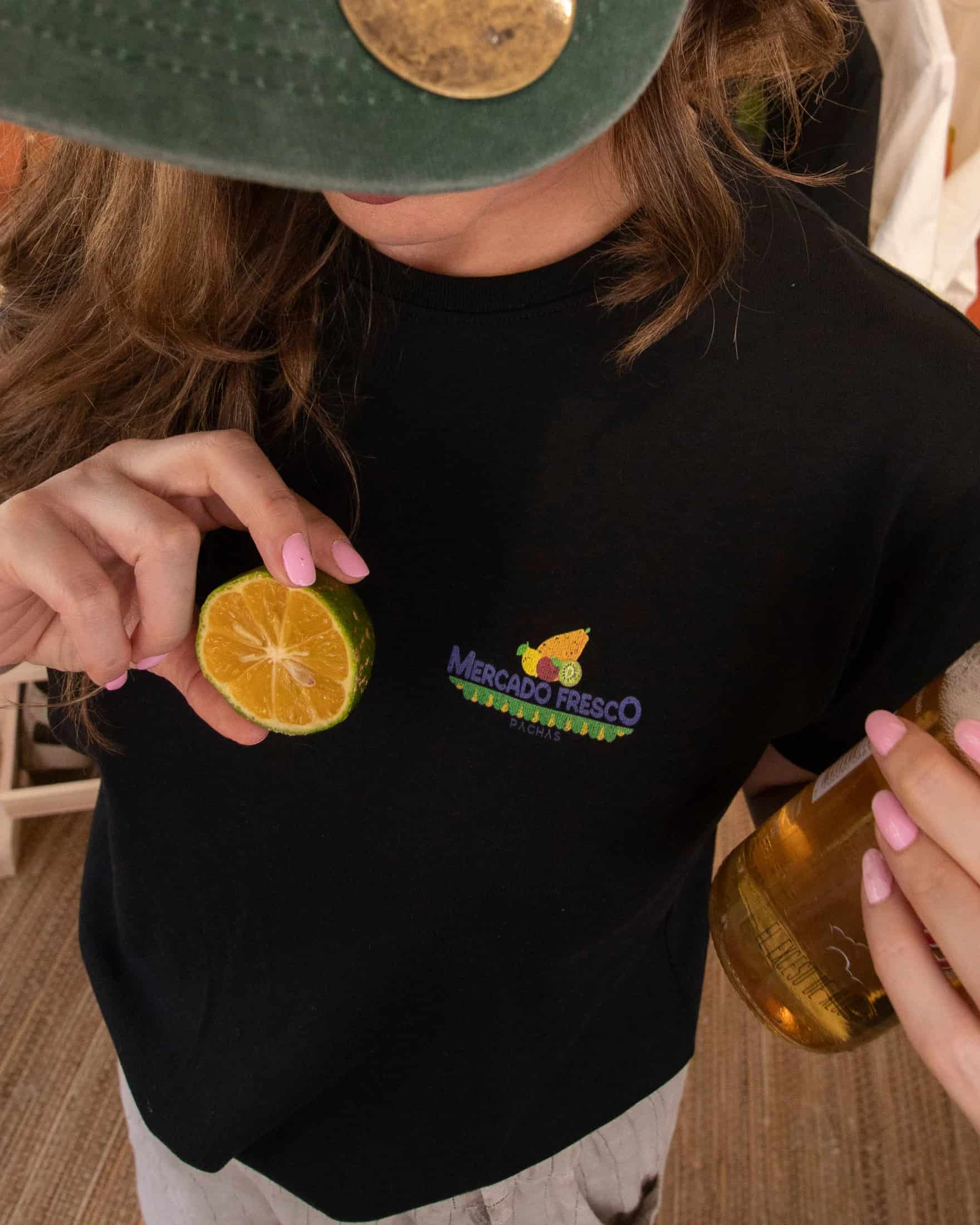 Camiseta Negra "Mercado Fresco" Limon Mandarino - miniatura 3