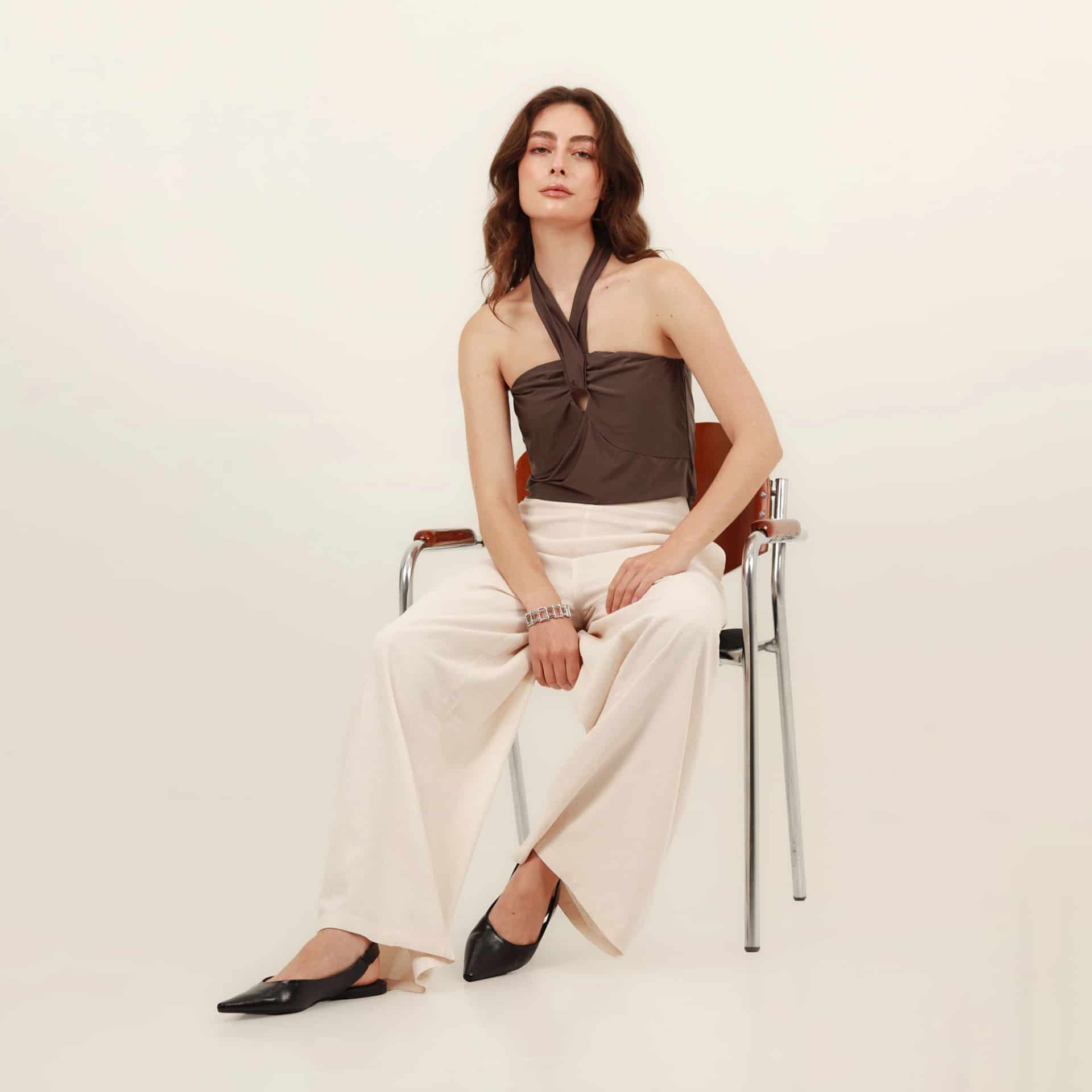 Camiseta strapless con lazo en cuello - miniatura 1