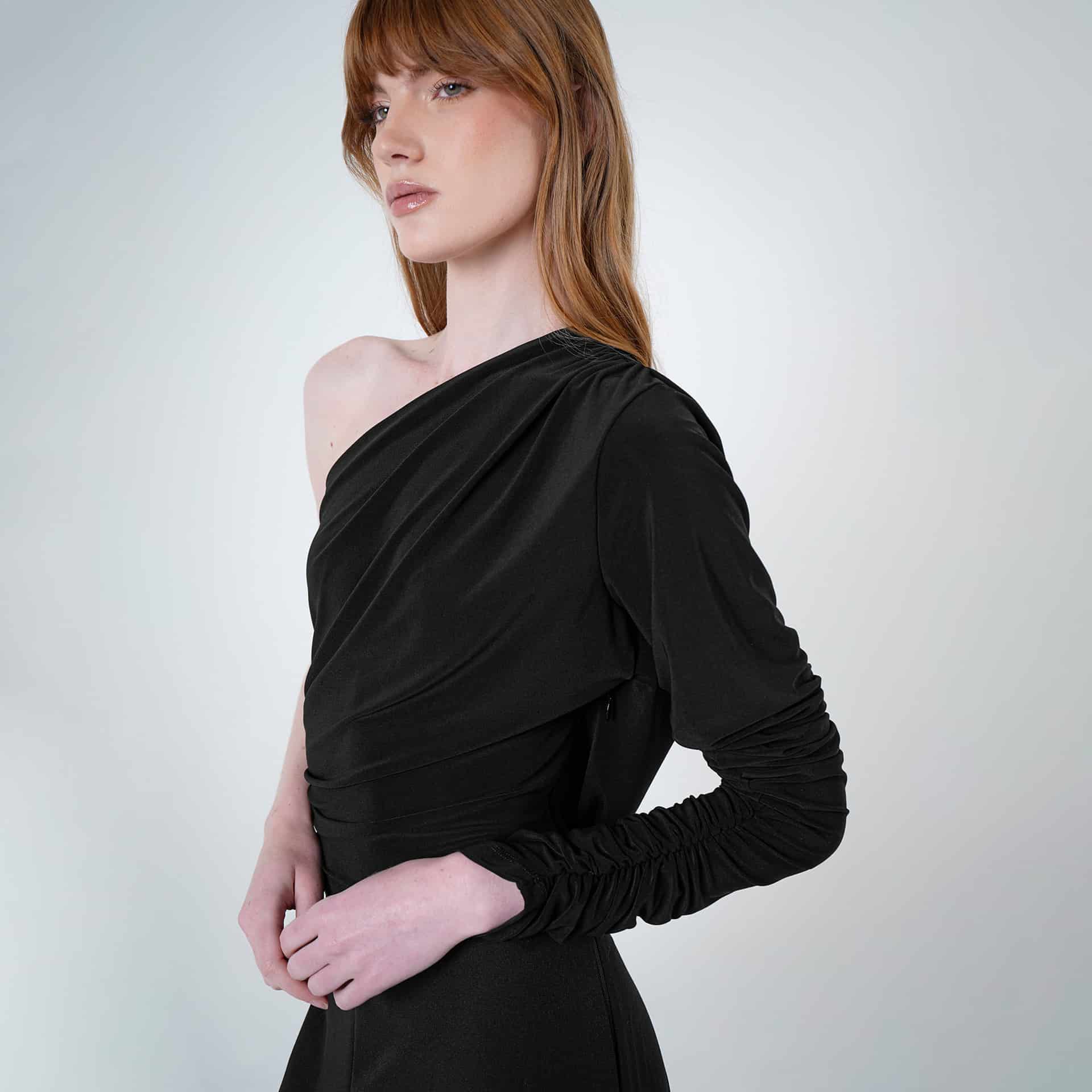 Vestido enterizo largo cuello asimétrico elegante - miniatura 2