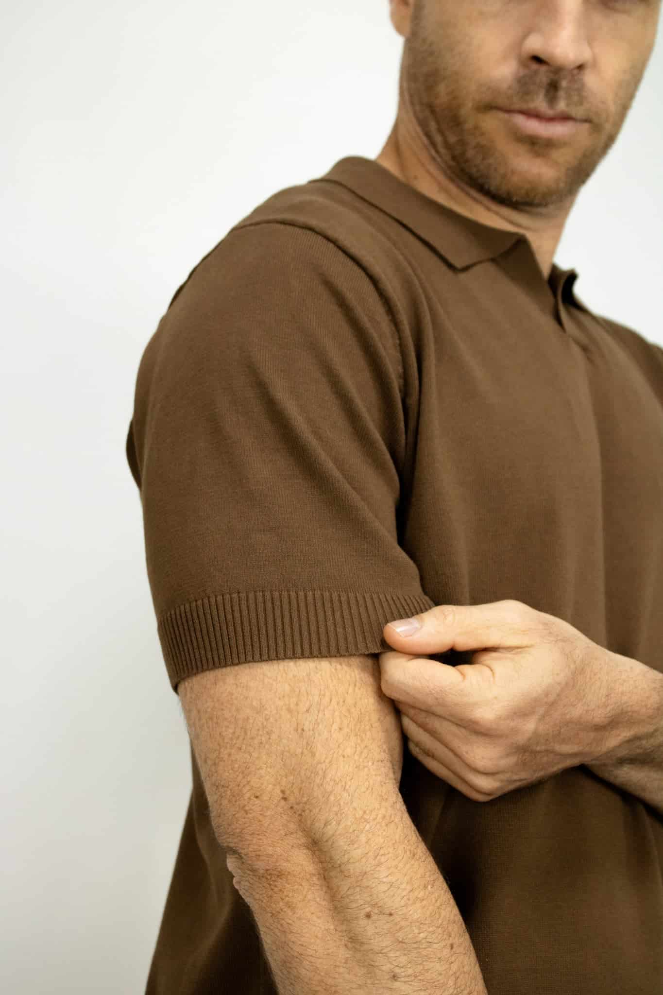 POLO TEJIDA CAFE PARA HOMBRE - miniatura 4