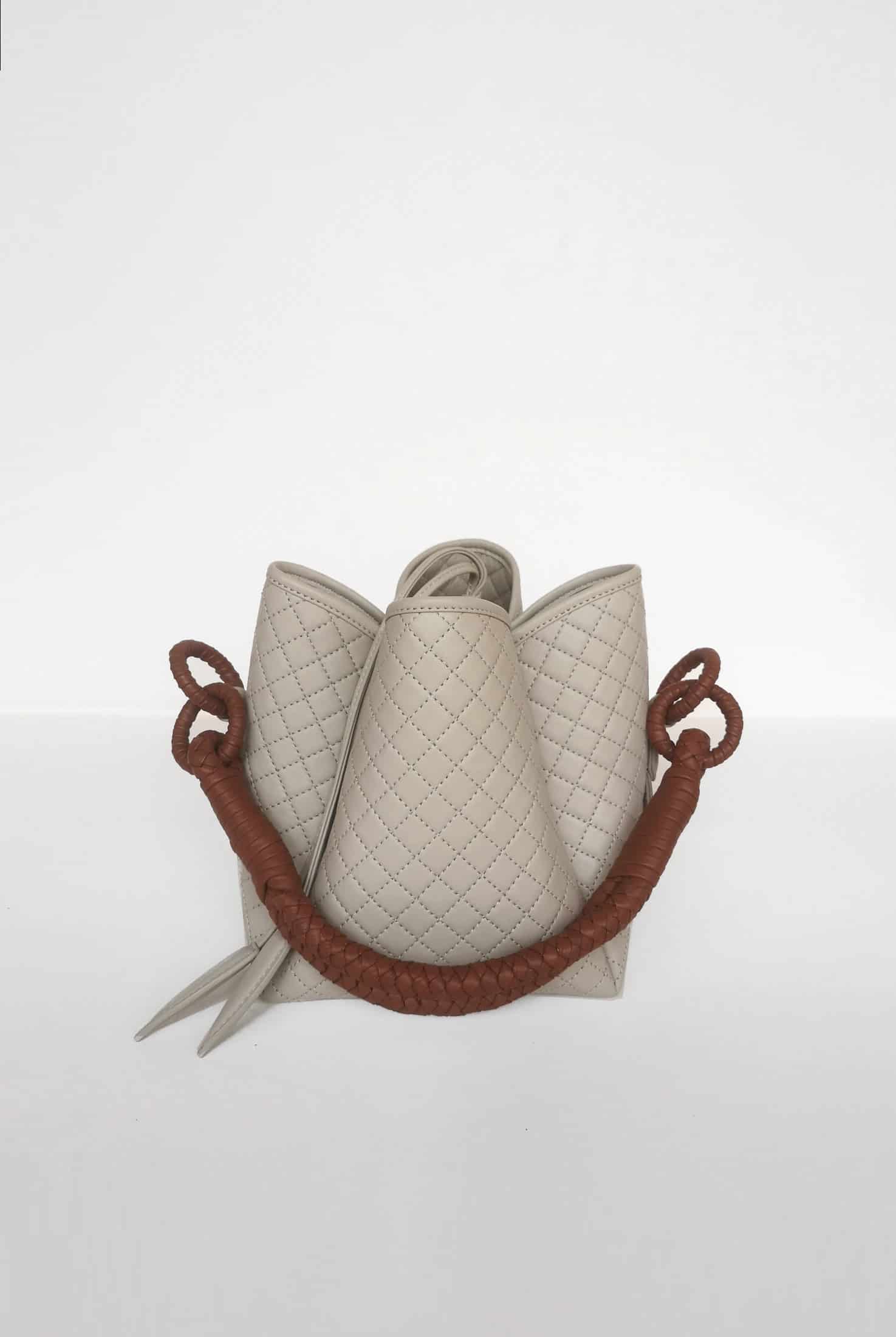 Tulip Mini Bucket Bag, Off-white & Brandy - miniatura 1