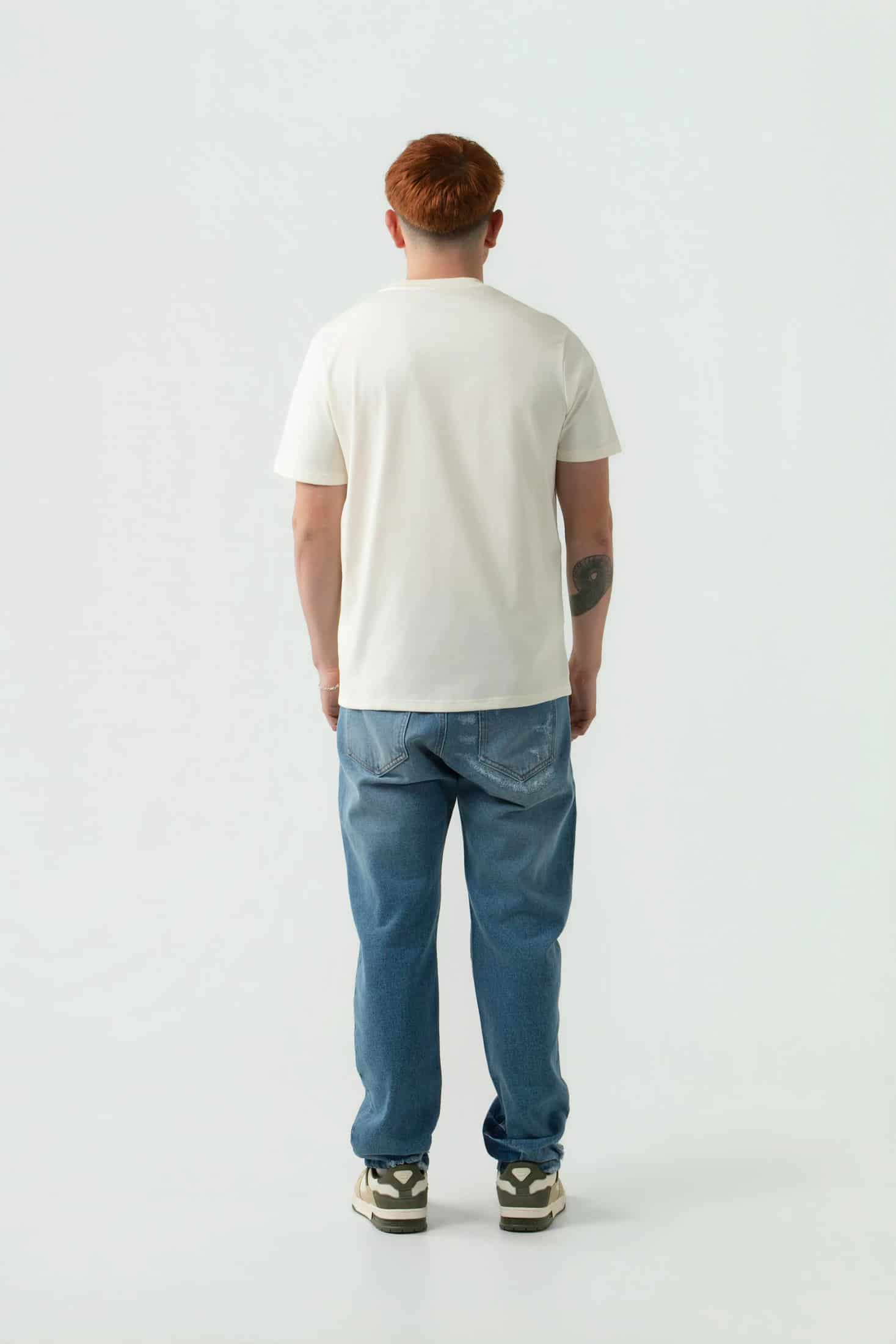 CAMISETA ESPECIAL ESTAMPADO LOCALIZADO COLOR IVORY - miniatura 5