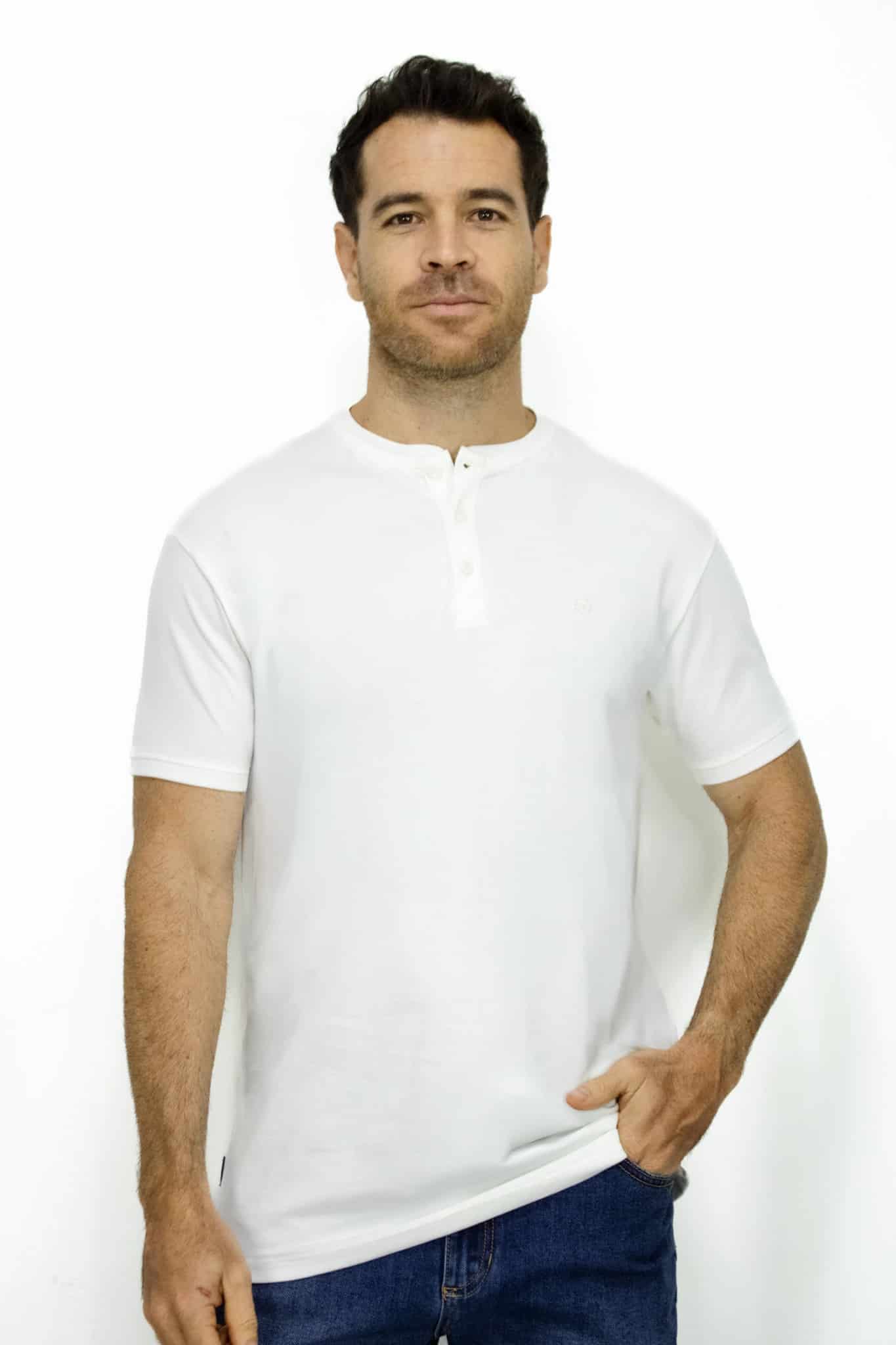 Camiseta Cuello Henley Manga Corta Blanca para Hombre - miniatura 1
