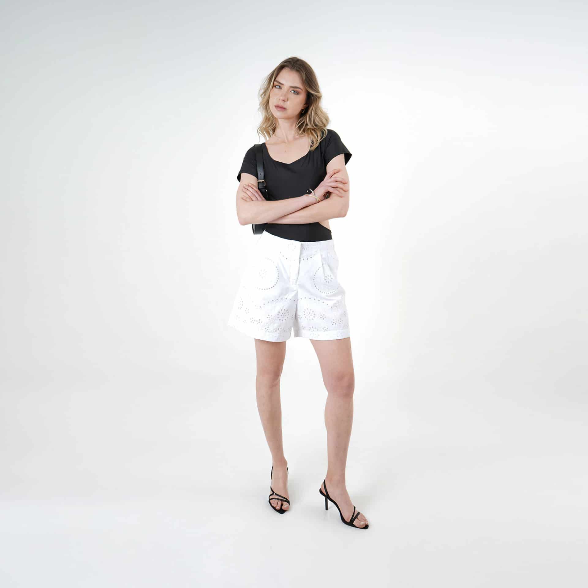 Short ancho en ojalillo con prenses - miniatura 4