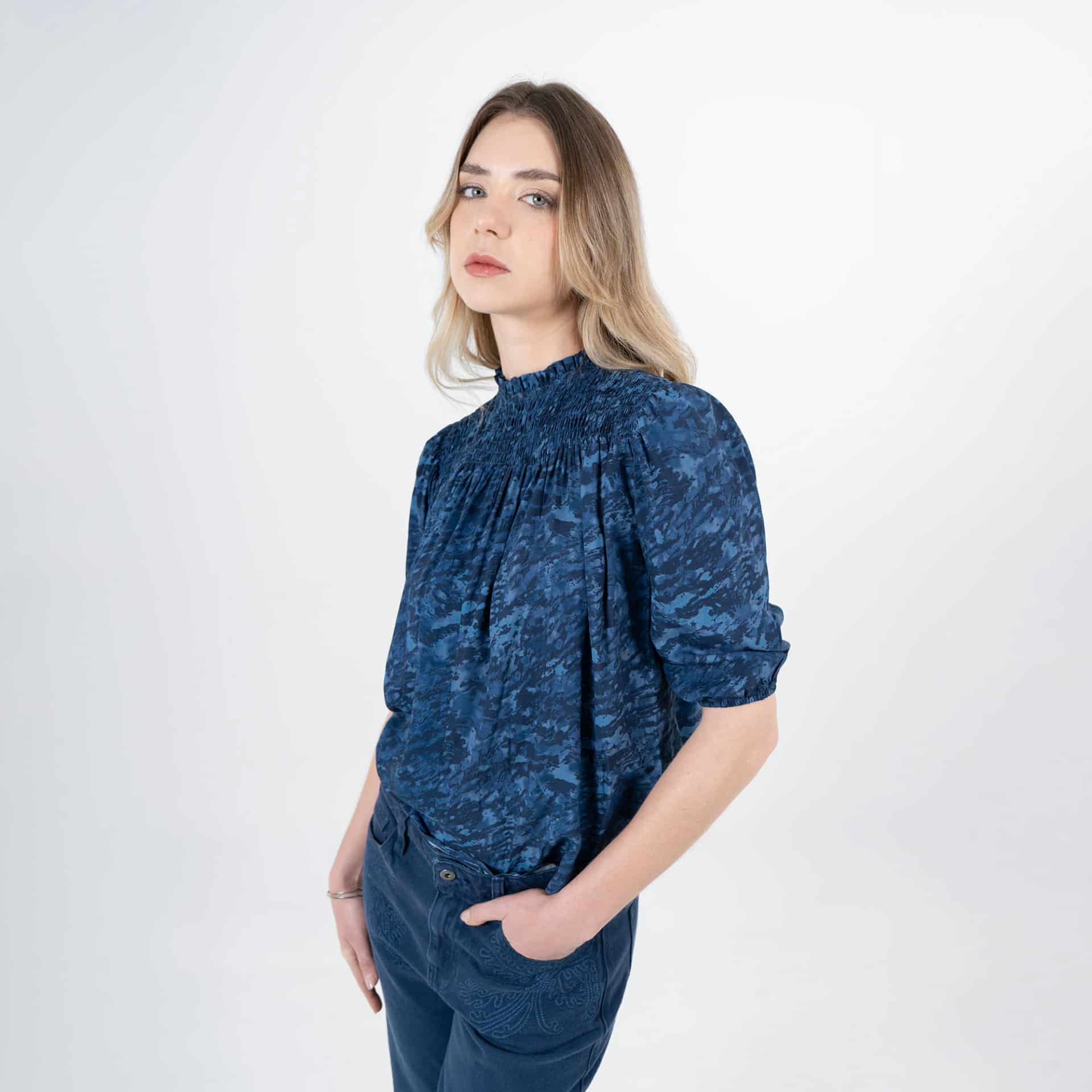 Blusa Cuello Alto Manga Corta - miniatura 1