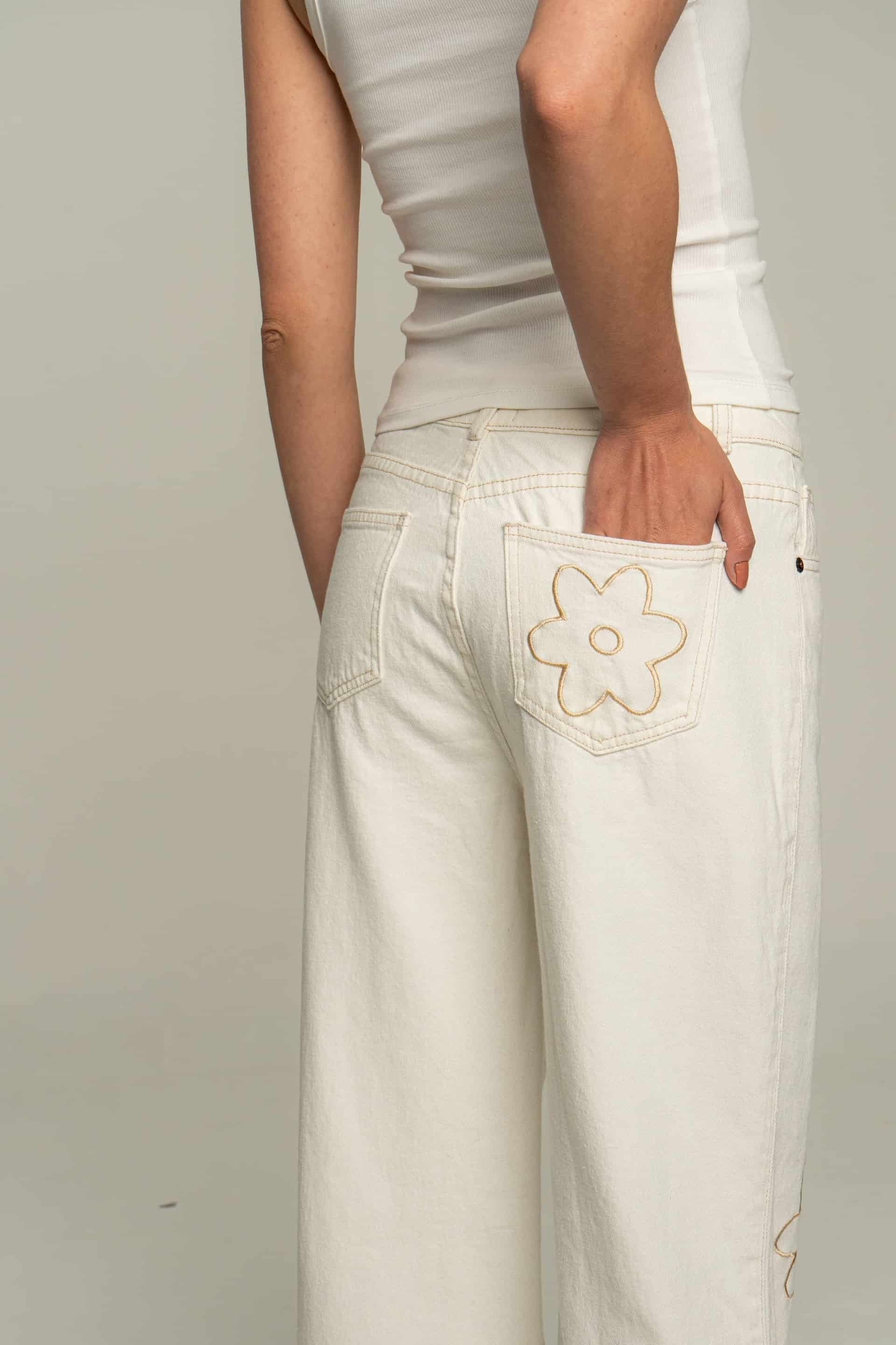 Jeans Flor Bordada Crudo - miniatura 11