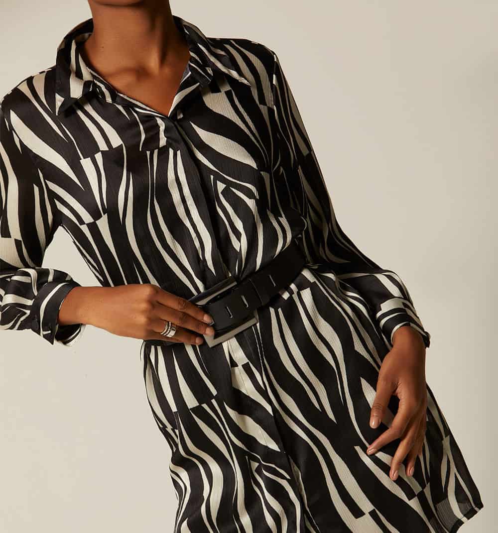 Vestido camisero con correa - miniatura 4