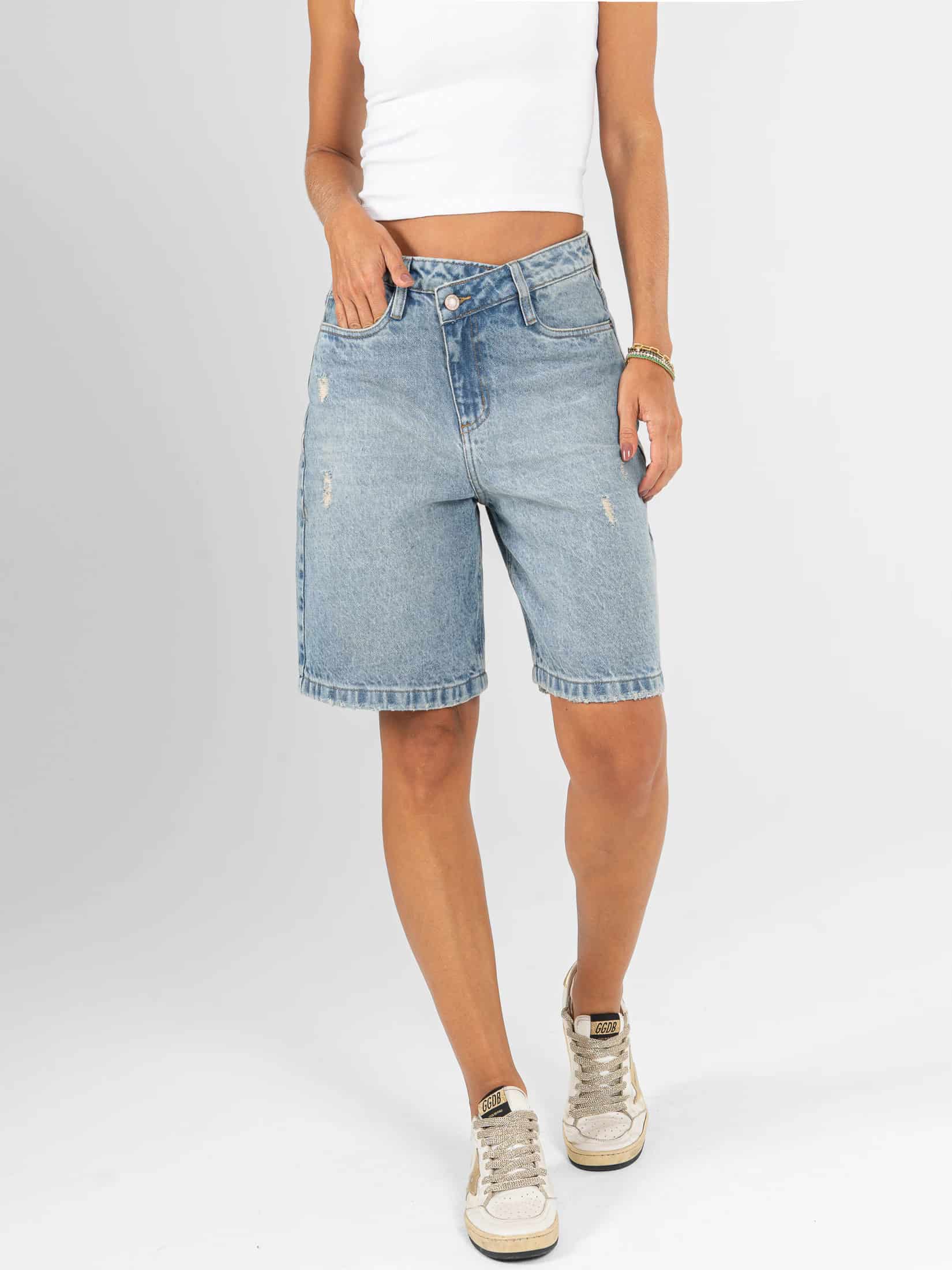 Ref: 066522 Bermuda en denim rígido, tiro alto, detalle en pretina, tono azul medio - miniatura 1