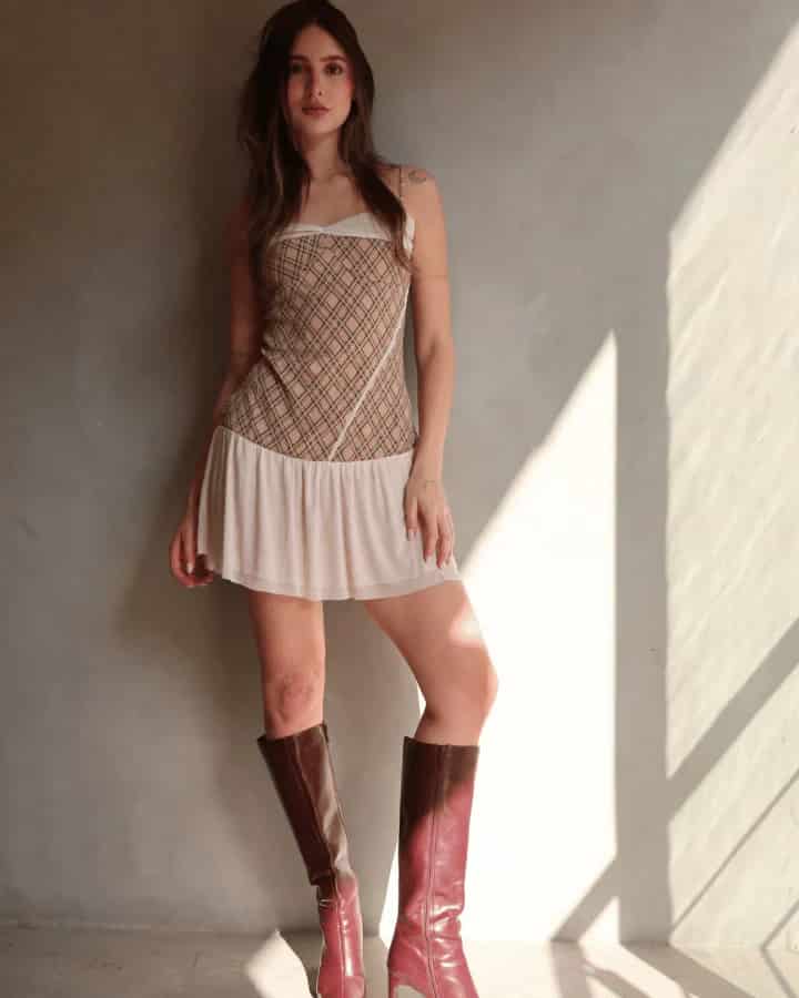 VESTIDO MINIPLAID DE CUADROS CON CORSET CREMA - miniatura 3