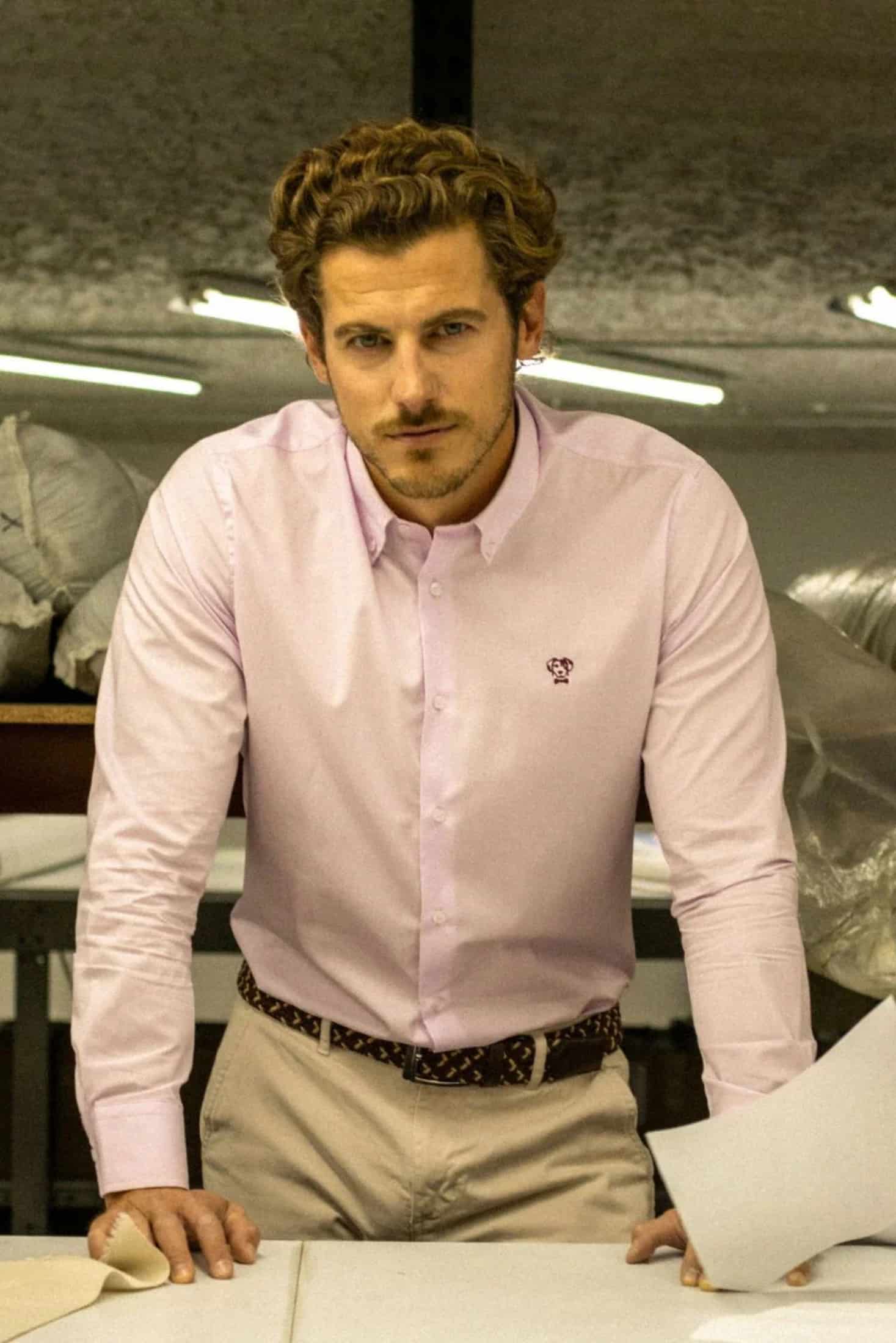 Camisa Antimanchas Popelina Light Pink Logo Burgundy - Talla Regular - miniatura 1