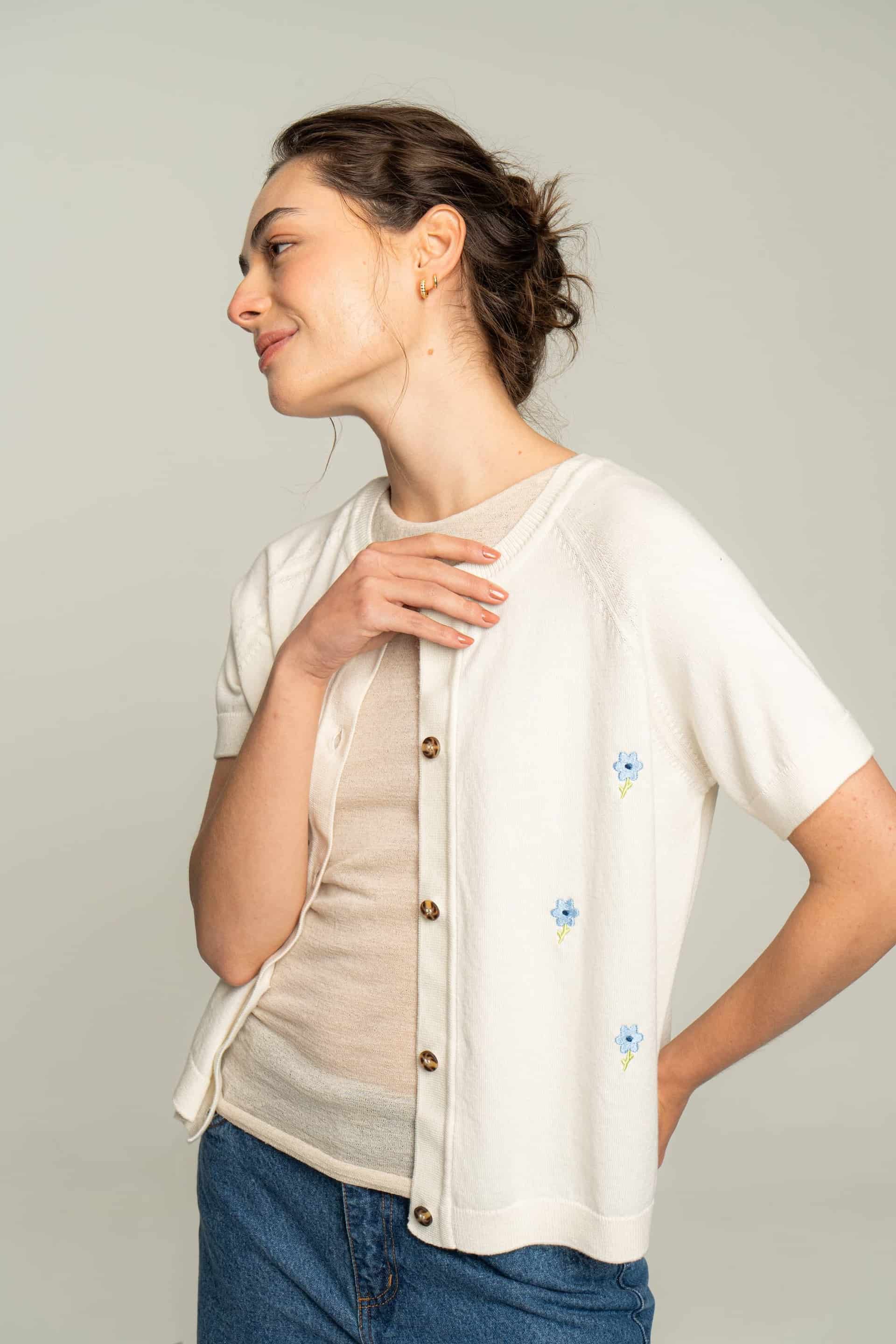 Cardigan corto flores bordadas - crudo - miniatura 4