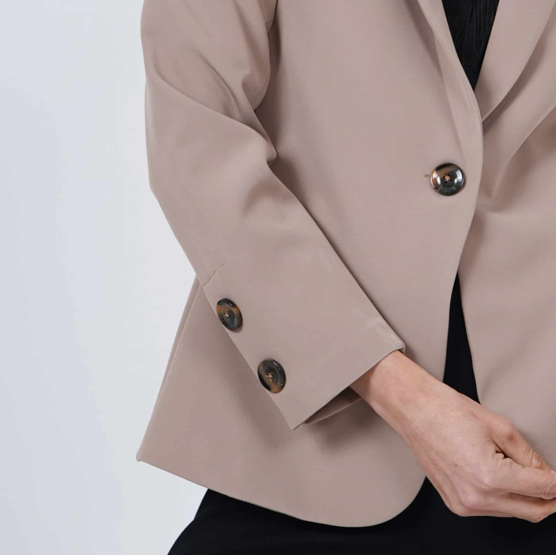 Chaqueta blazer básico con solapa y botones - miniatura 13