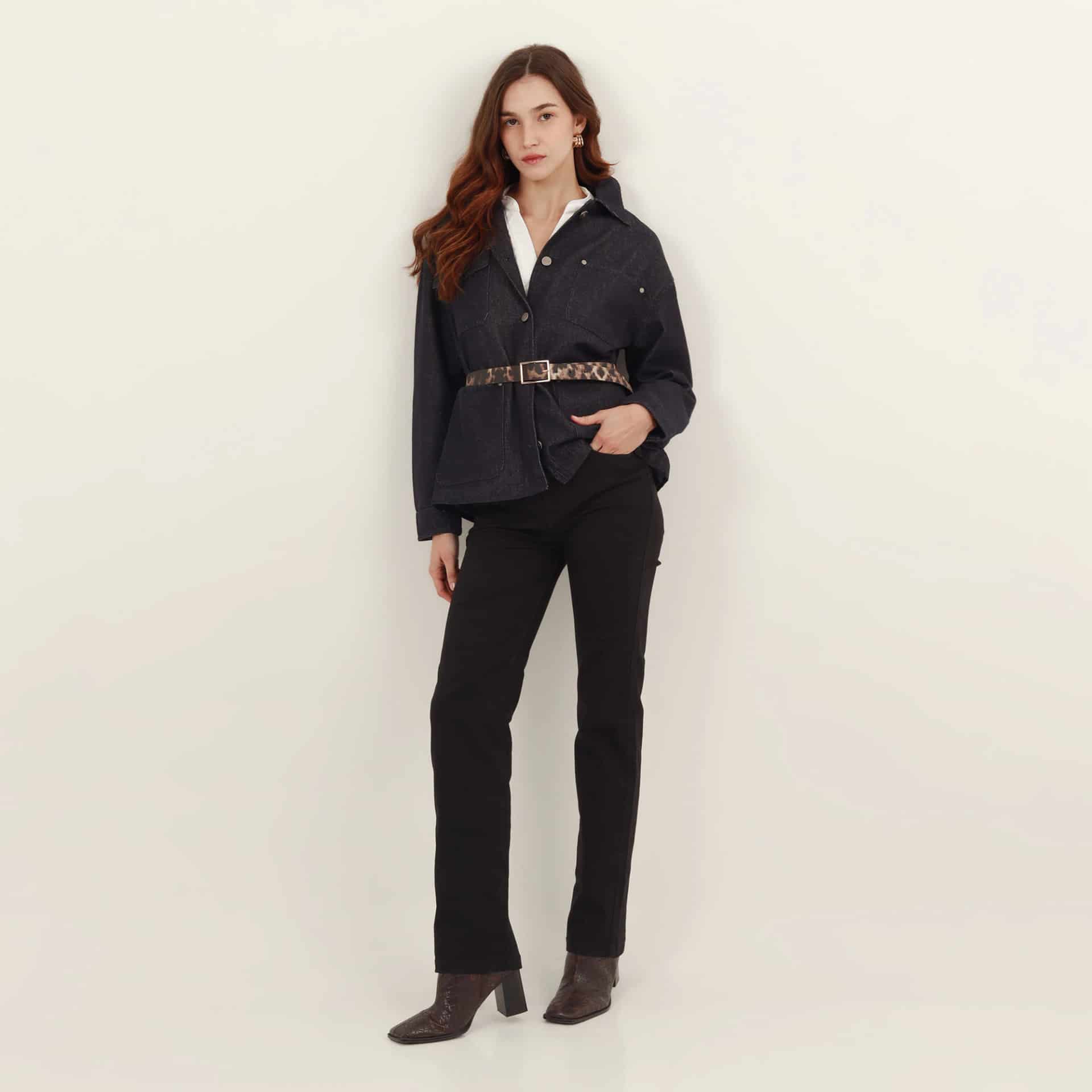 Chaqueta acolchada con capucha y ajuste en cintura - miniatura 17