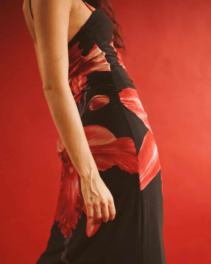 VESTIDO SMOOTH LARGO AJUSTADO NEGRO FLORAL - miniatura 9