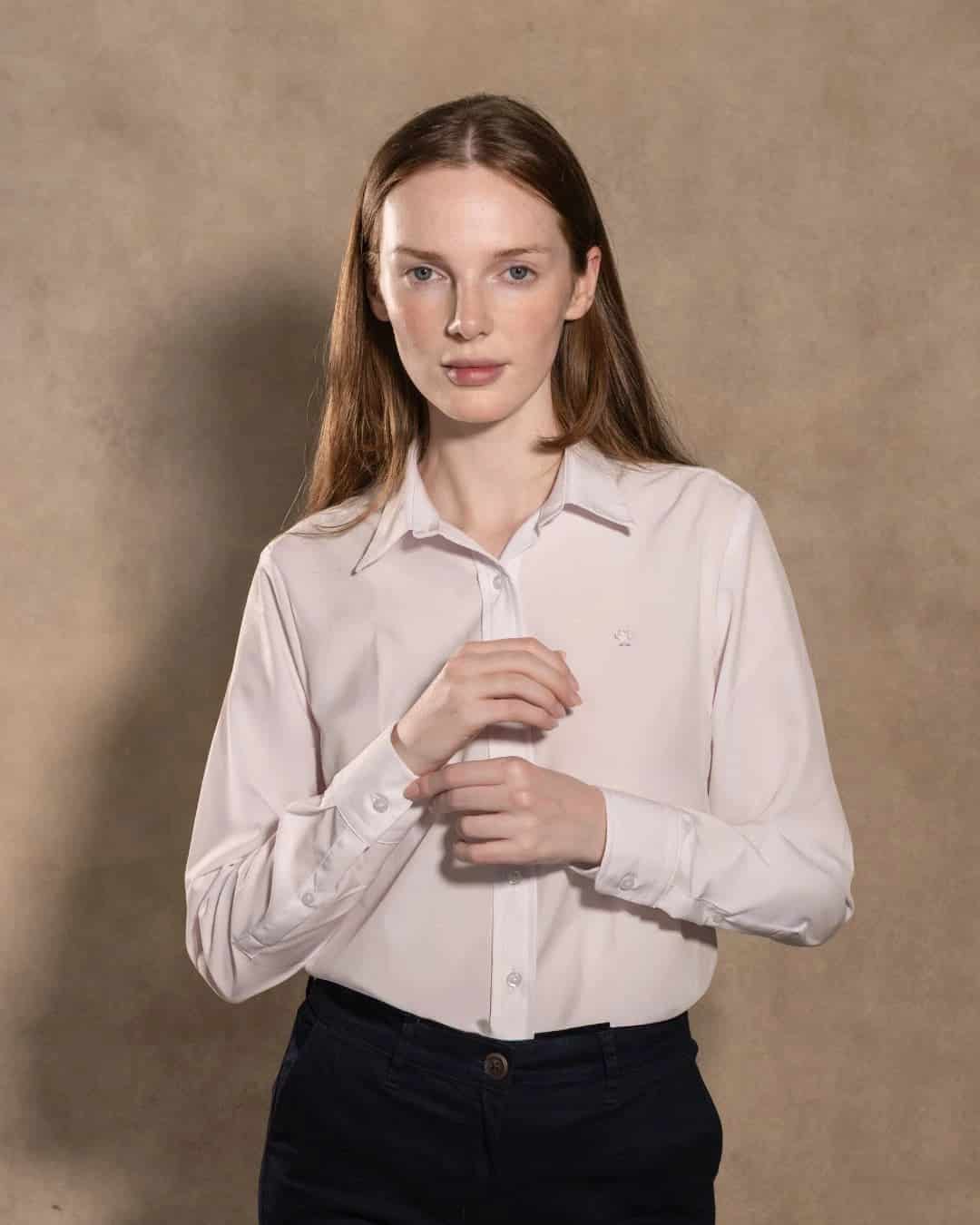Camisa Performance Antiarrugas De Mujer Blanca - miniatura 3