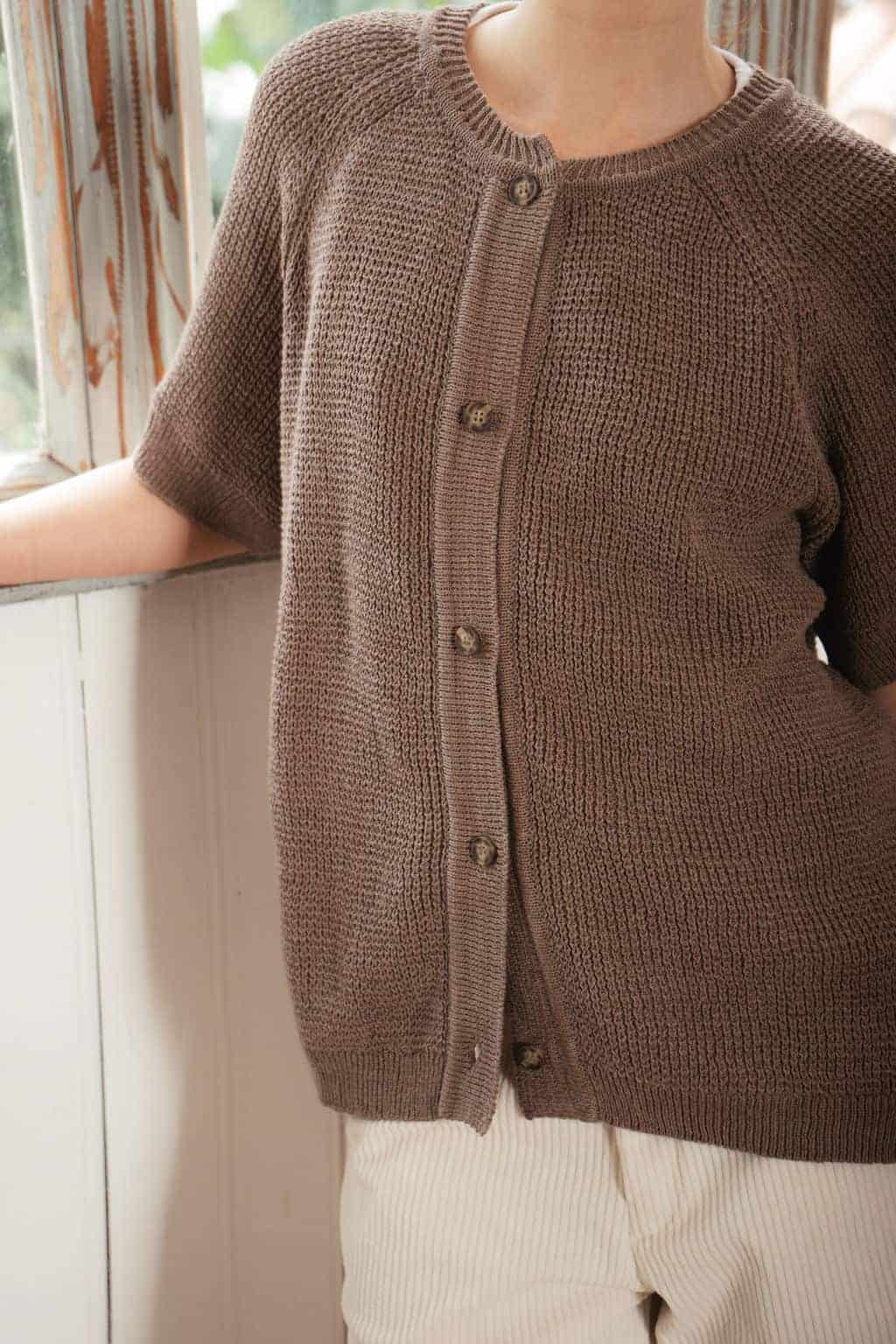Saco manga corta cardigan perlado café - miniatura 2
