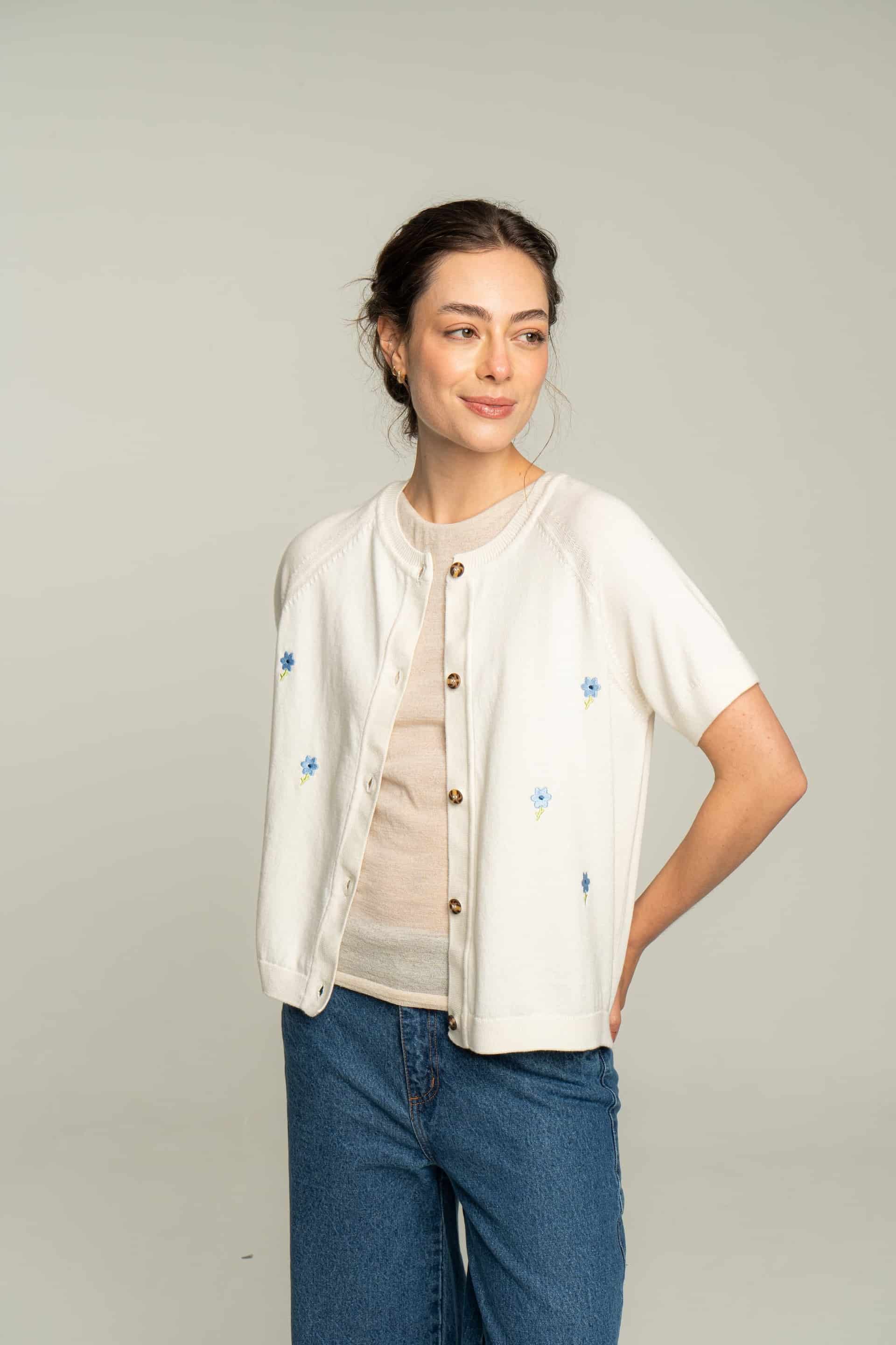 Cardigan corto flores bordadas - crudo - miniatura 3