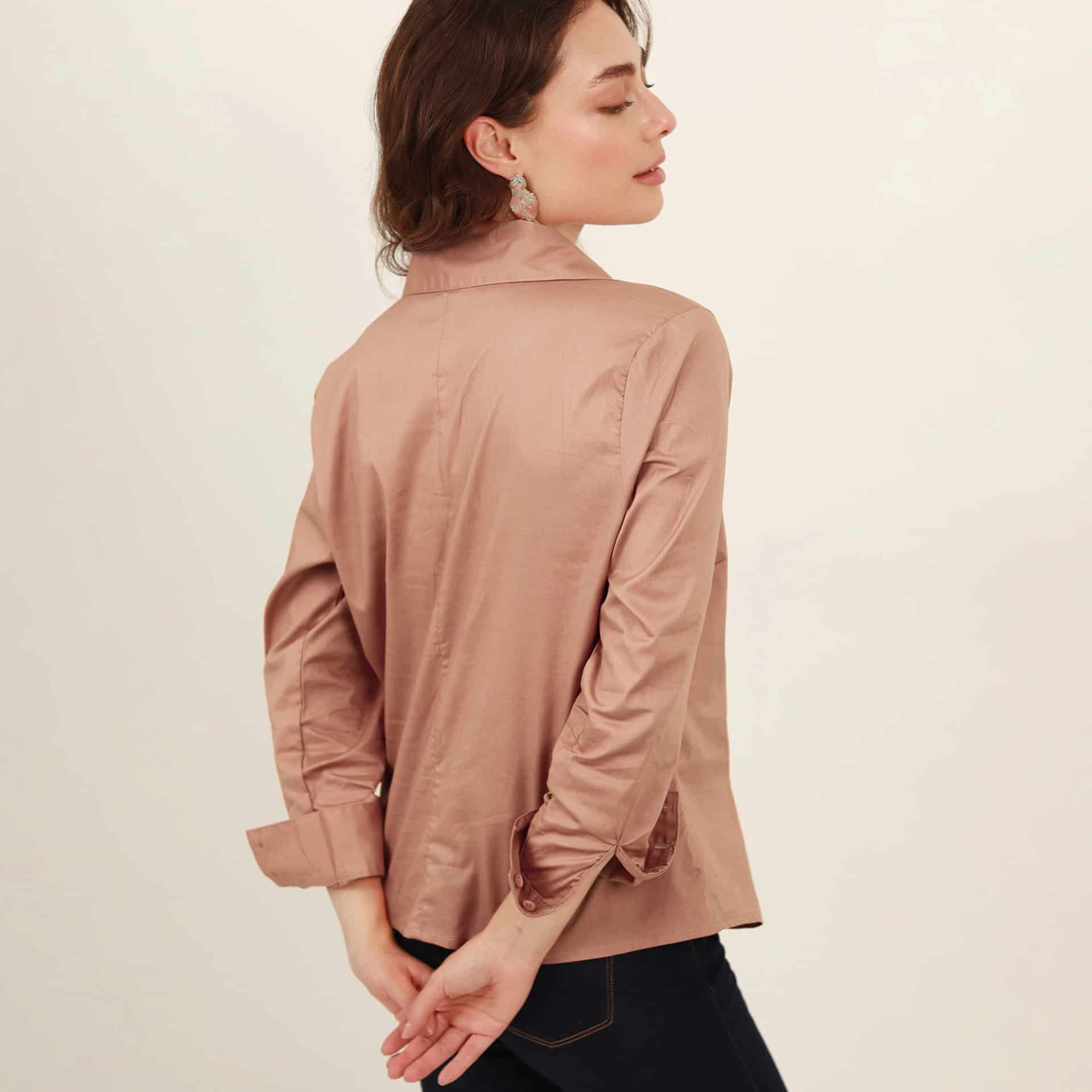 Blusa abierta cuello sport manga larga con pinzas de entalle - miniatura 5