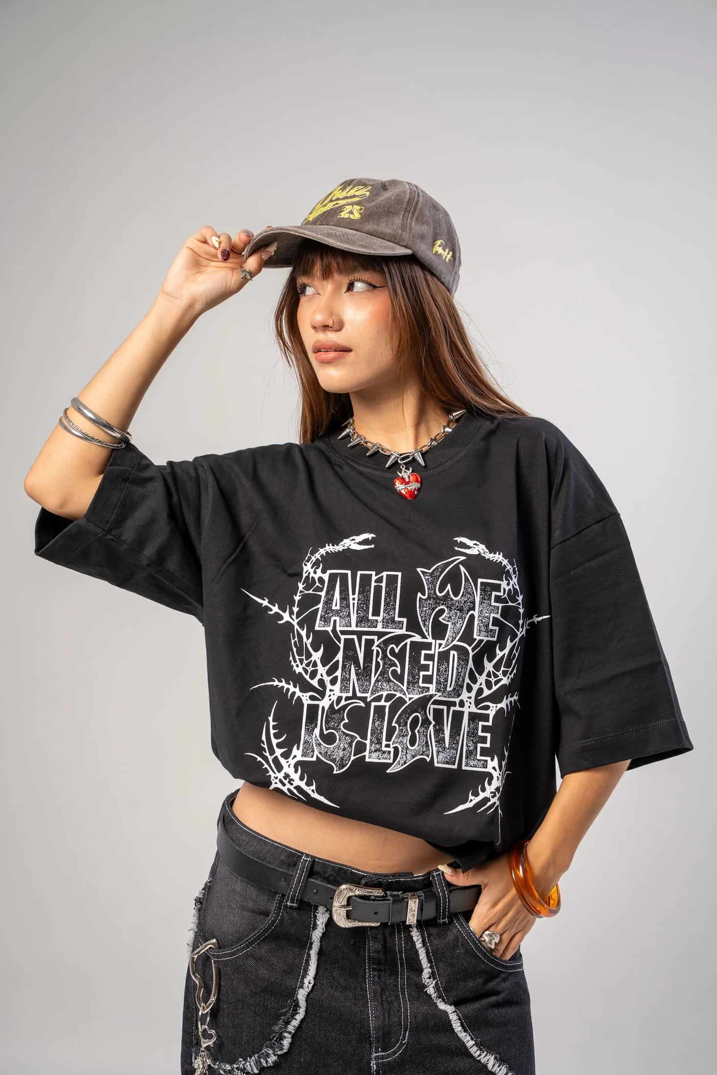 Camiseta All We Need Is Love - miniatura 1