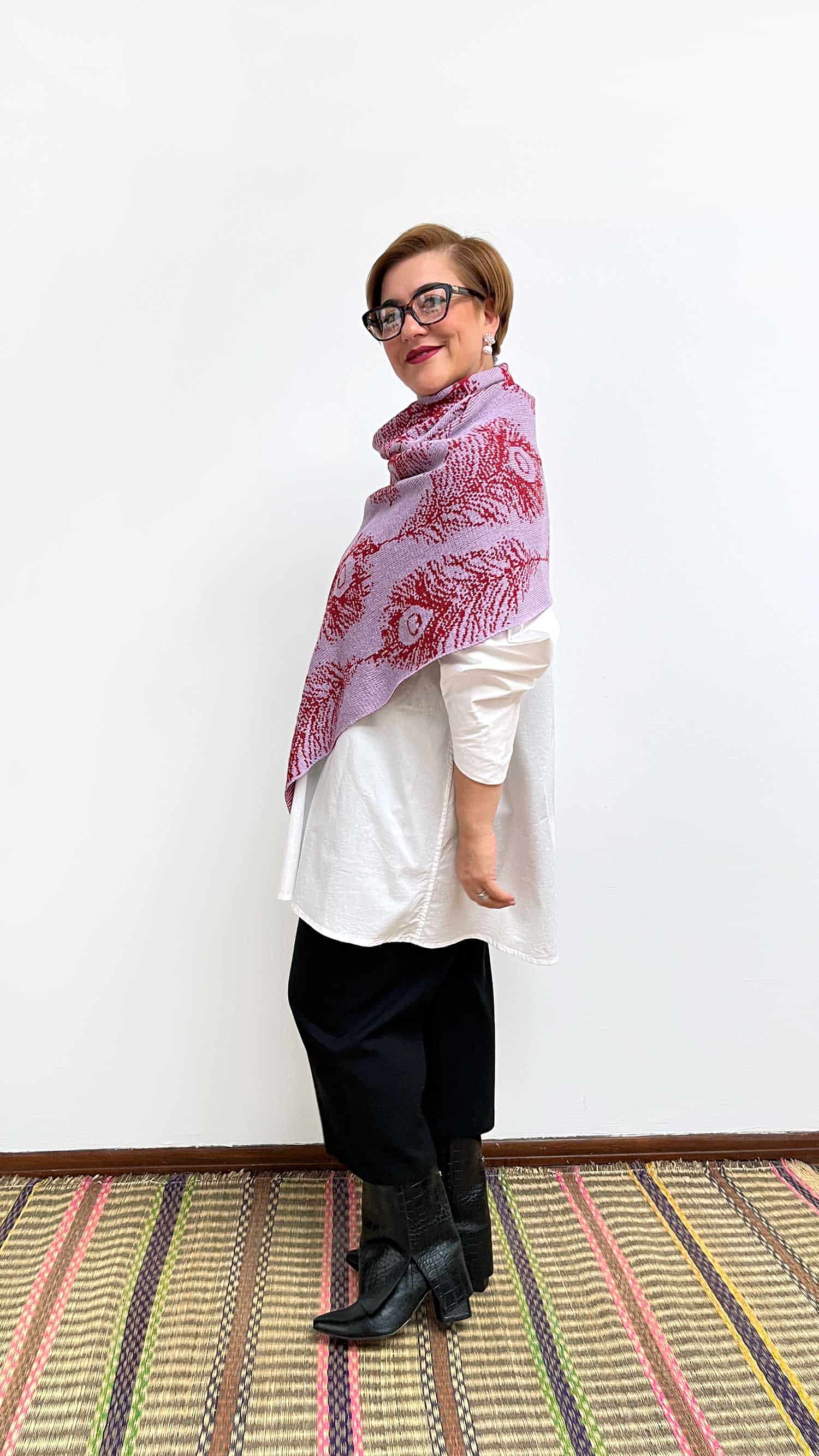 Poncho Plumas - lila y rojo - miniatura 2
