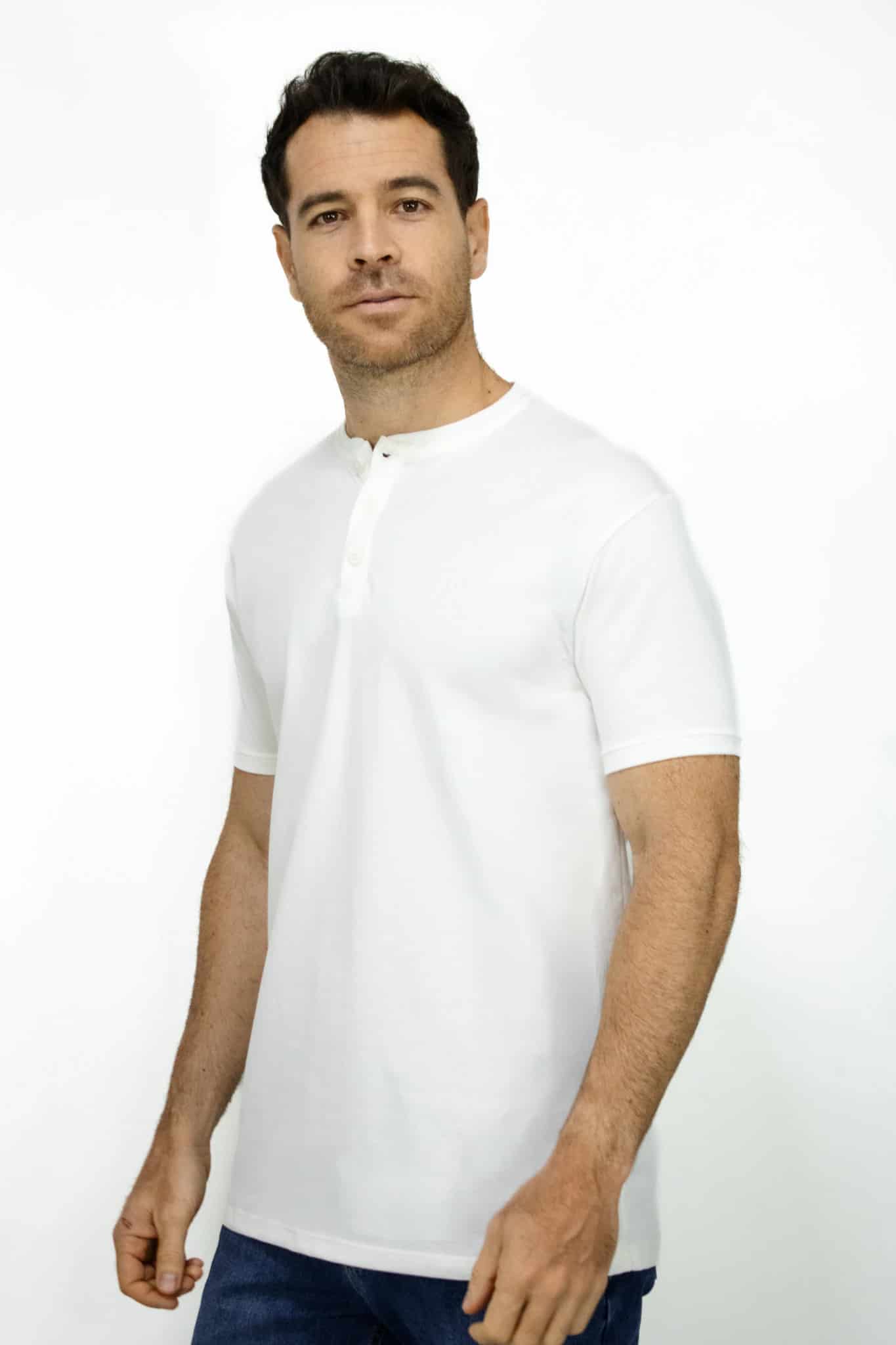 Camiseta Cuello Henley Manga Corta Blanca para Hombre - miniatura 2