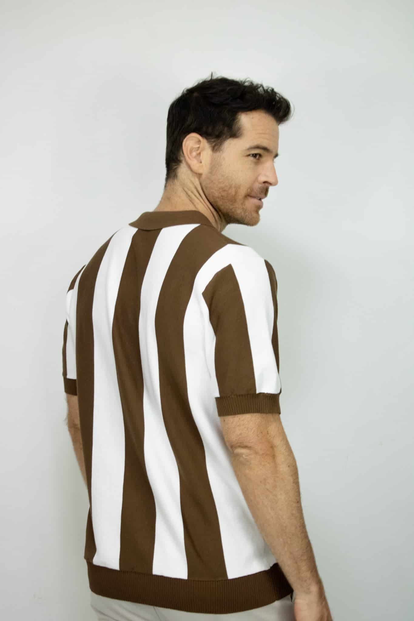 POLO TEJIDA RAYAS CAFE PARA HOMBRE - miniatura 3