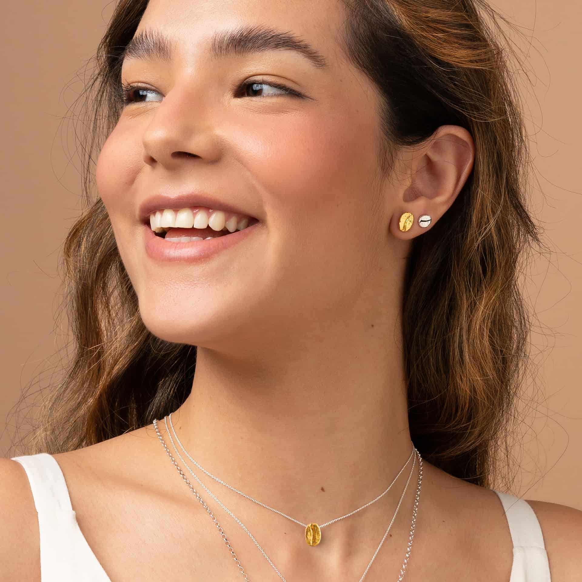 Collar Café Caturra con cadena sencilla corta (45cm) en plata con baño de oro - miniatura 2