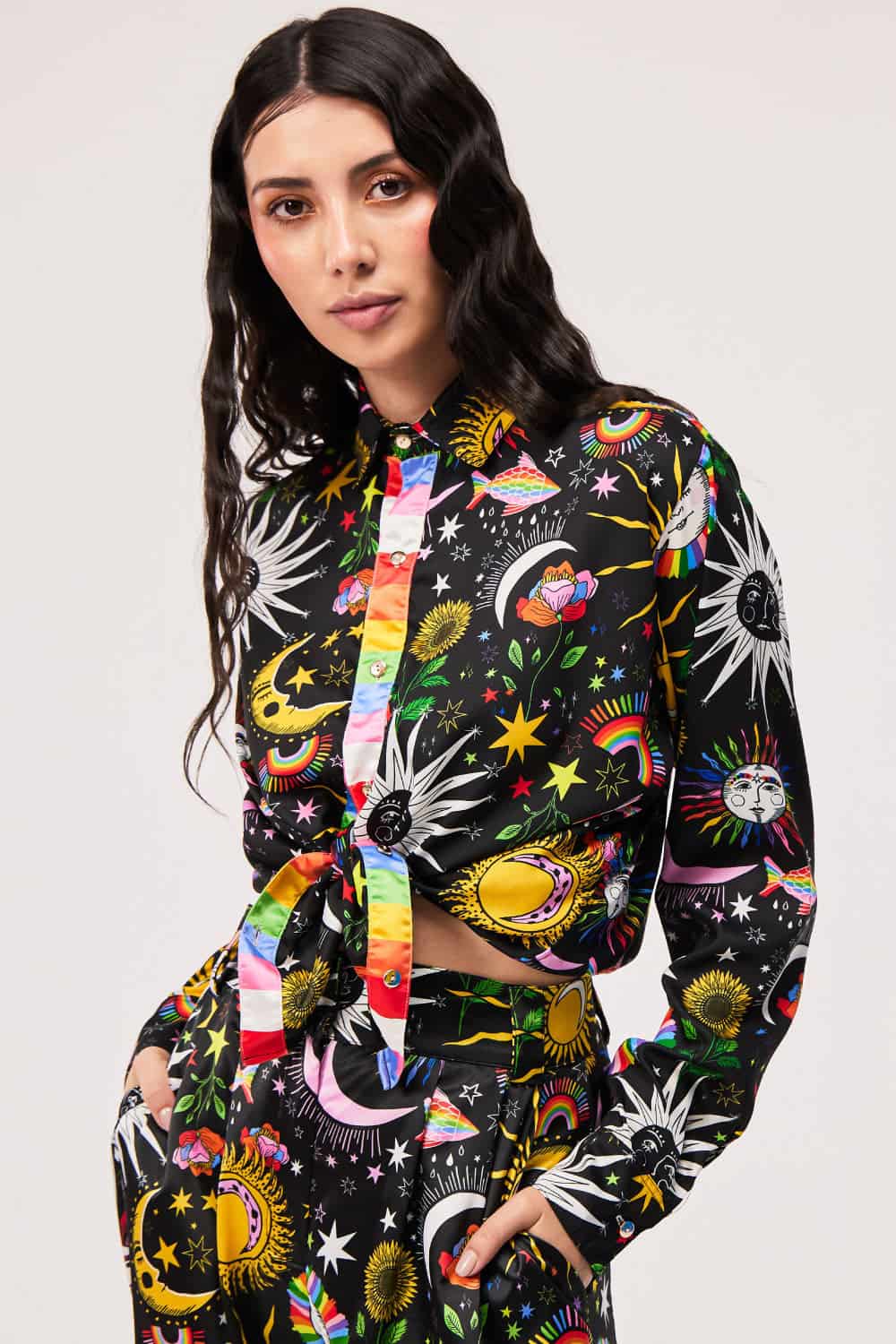 Camisa Manga Larga Unisex / Estampado Madre Luna, Padre Sol Negra - miniatura 2