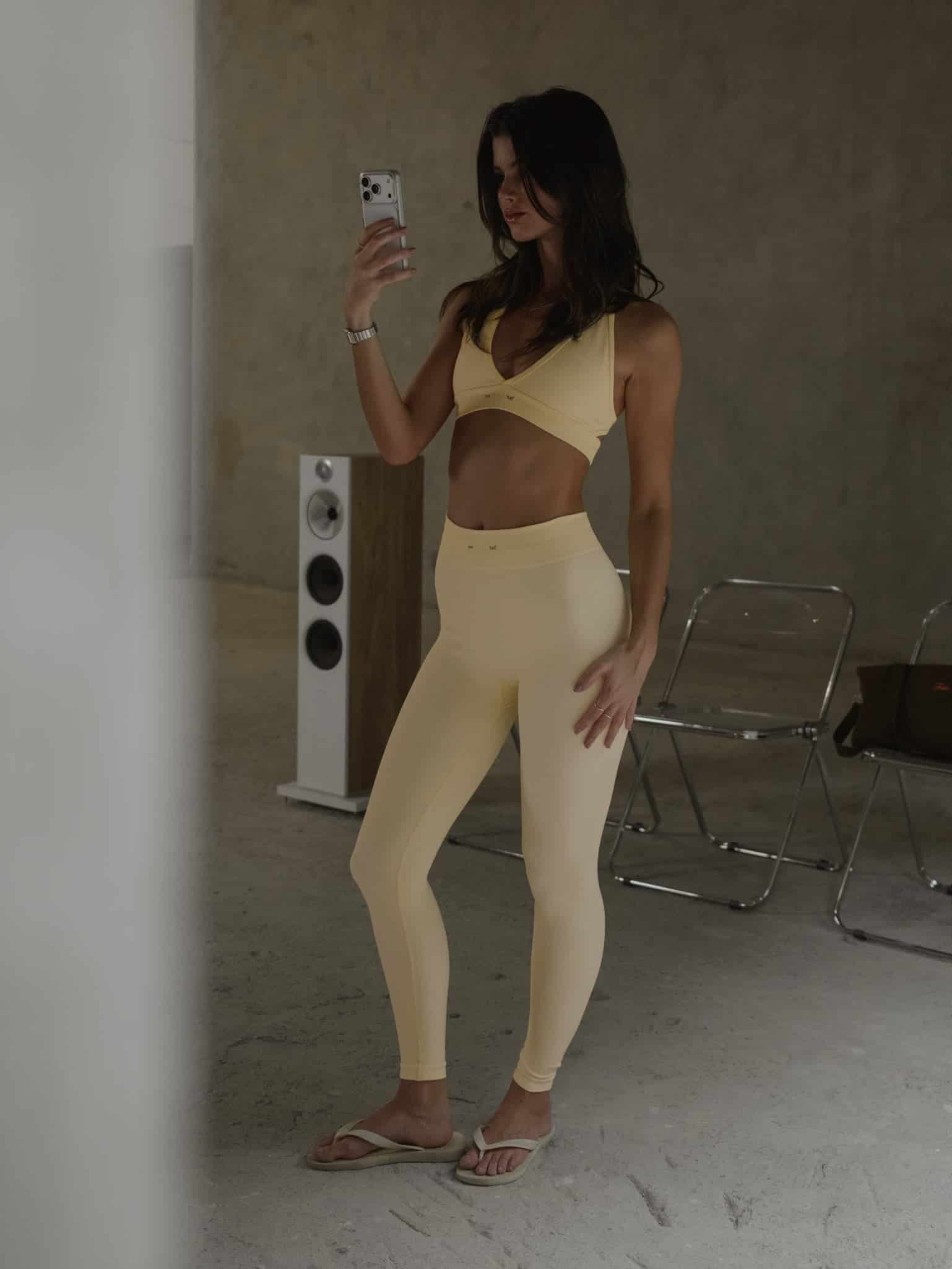 WIRED LINES SEAMLESS LEGGINGS - YELLOW UNDERTONE - miniatura 2