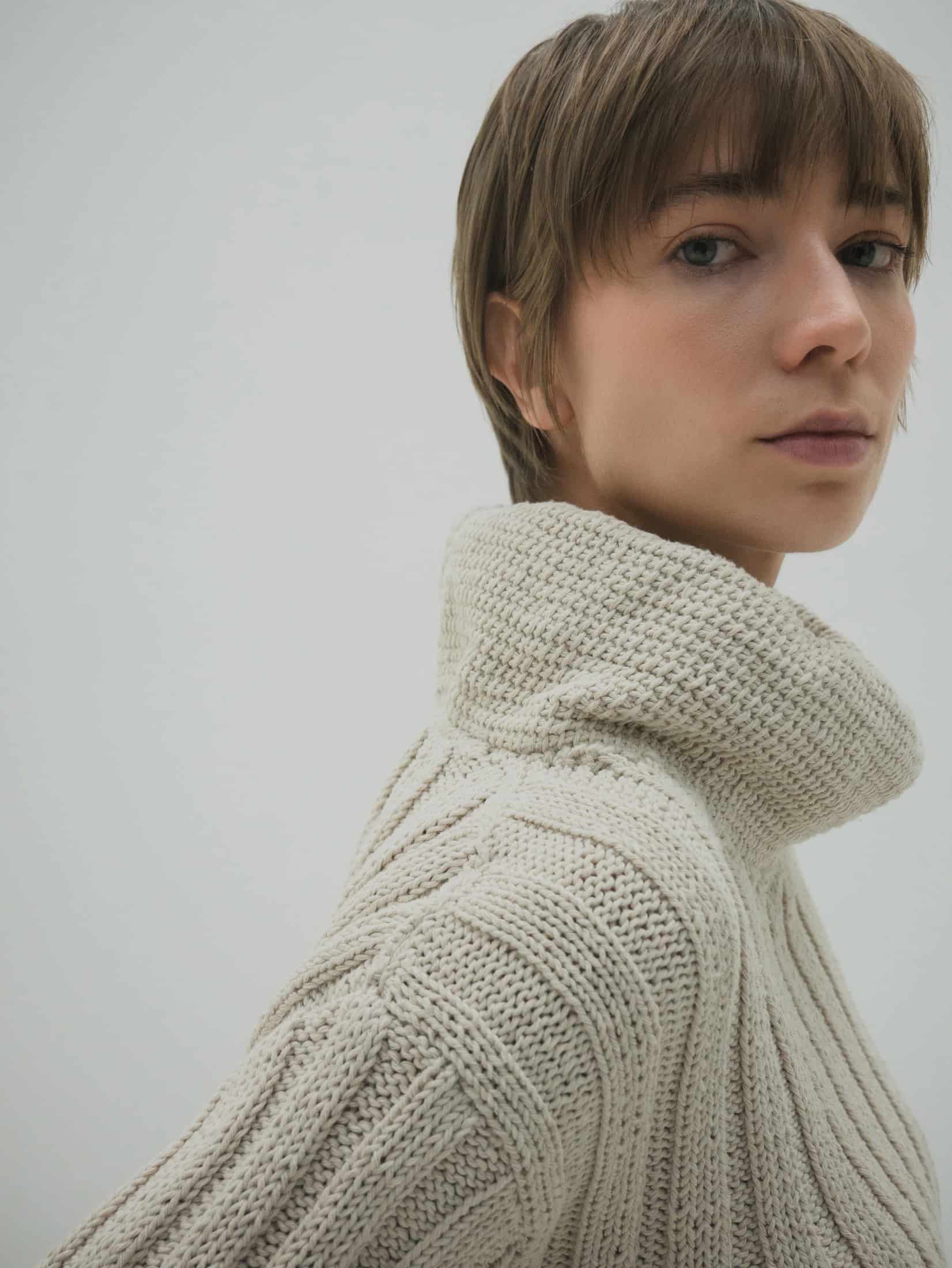 Sweater cuello alto estructurado crochet - miniatura 2