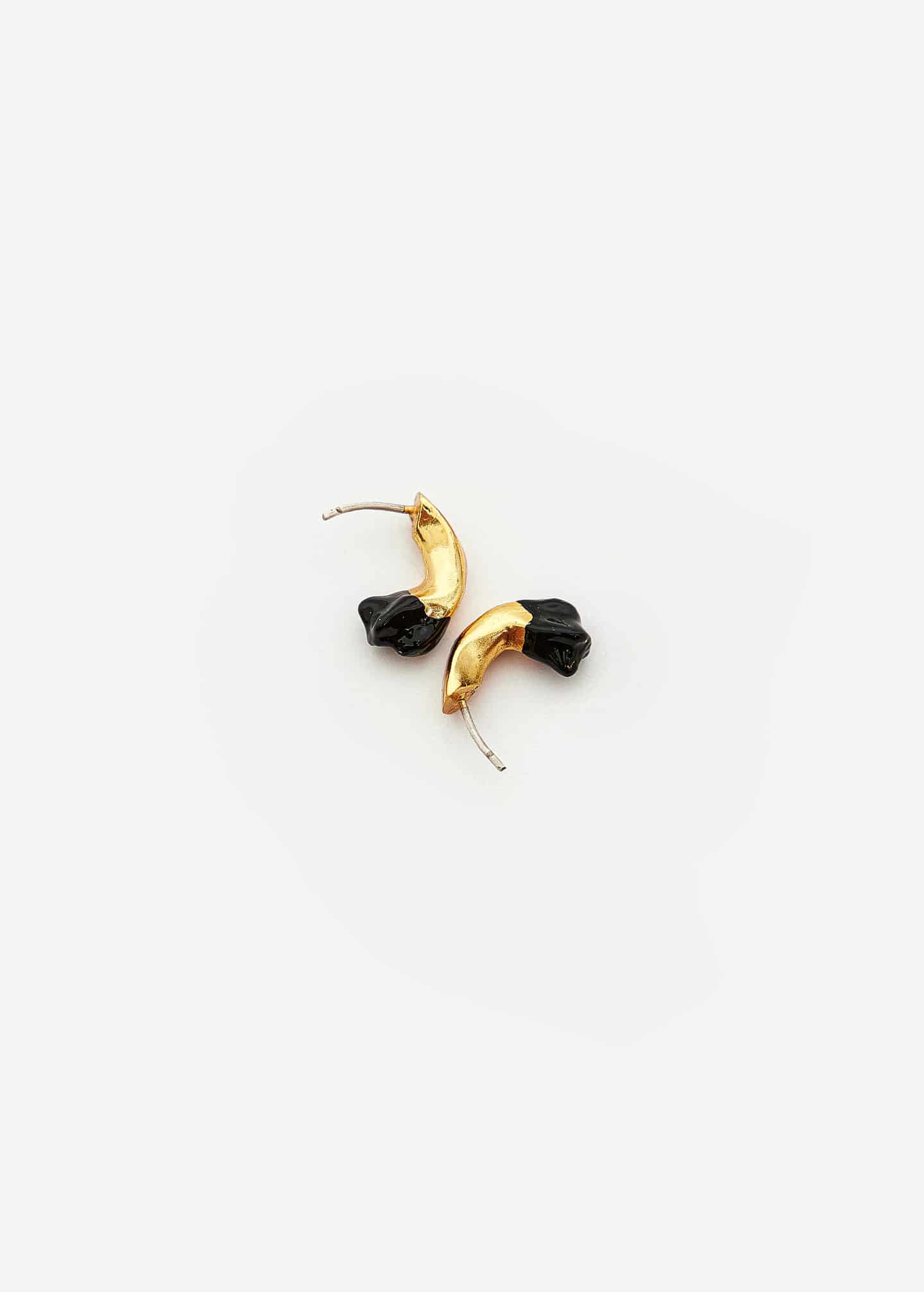 Mini Petal Curve Stud Negro - miniatura 1
