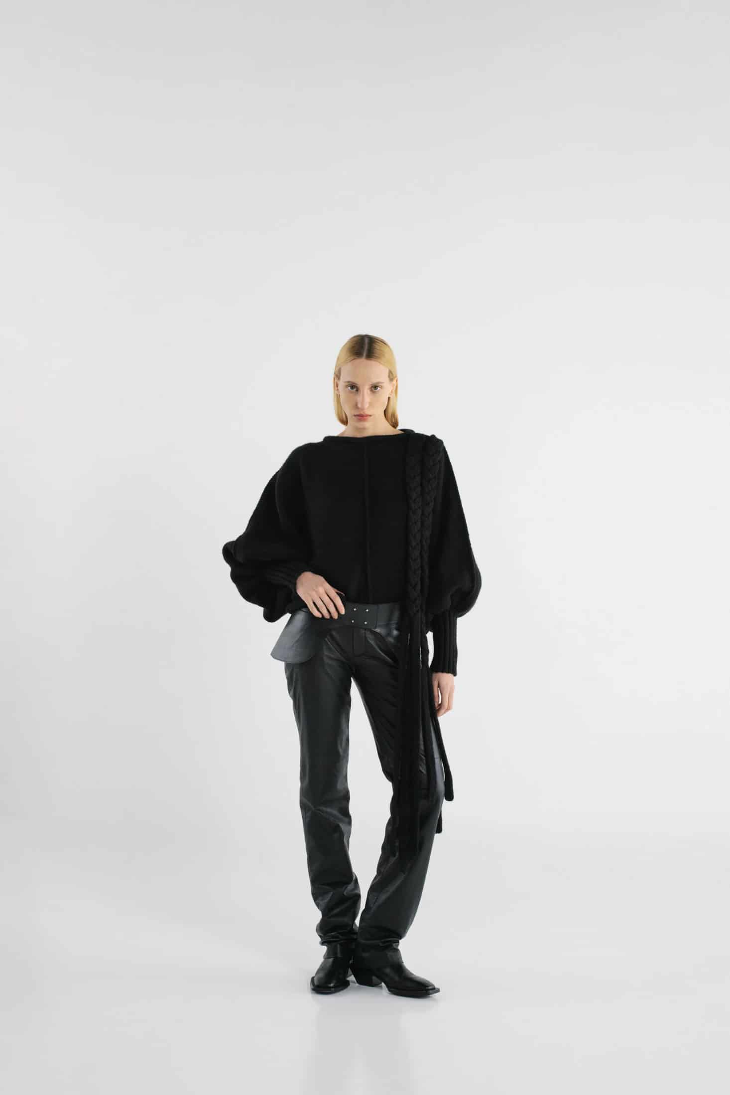 KNITTED SWEATER WITH LONG BRAIDS - miniatura 2