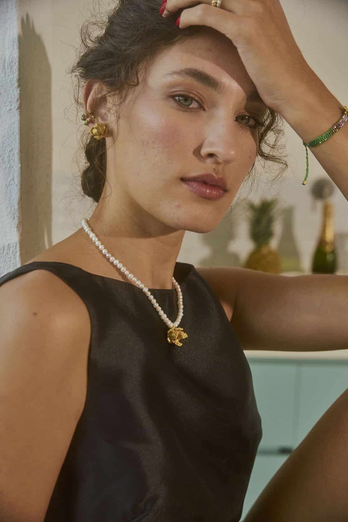 PINE SEED ROUGH EMERALD AND PEARLS NECKLACE - miniatura 1