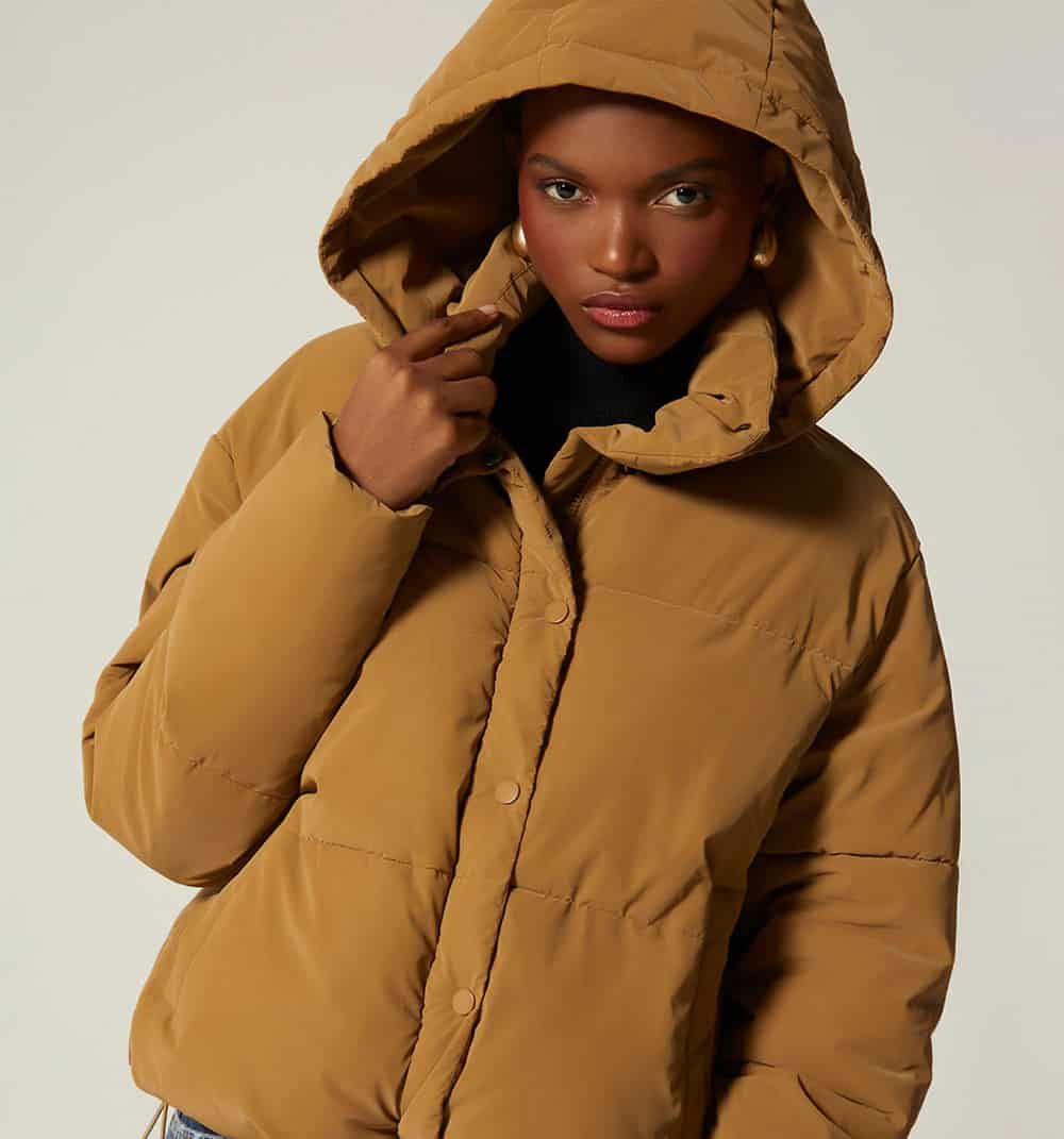 Chaqueta acolchada con capucha - miniatura 15