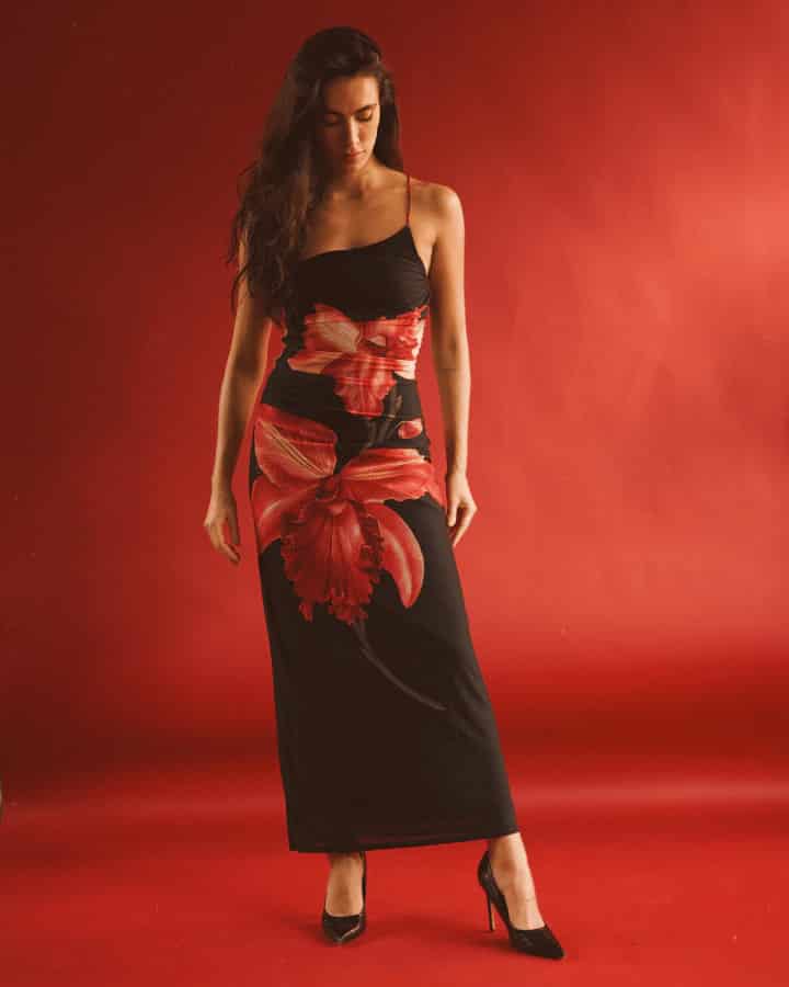 VESTIDO SMOOTH LARGO AJUSTADO NEGRO FLORAL - miniatura 3