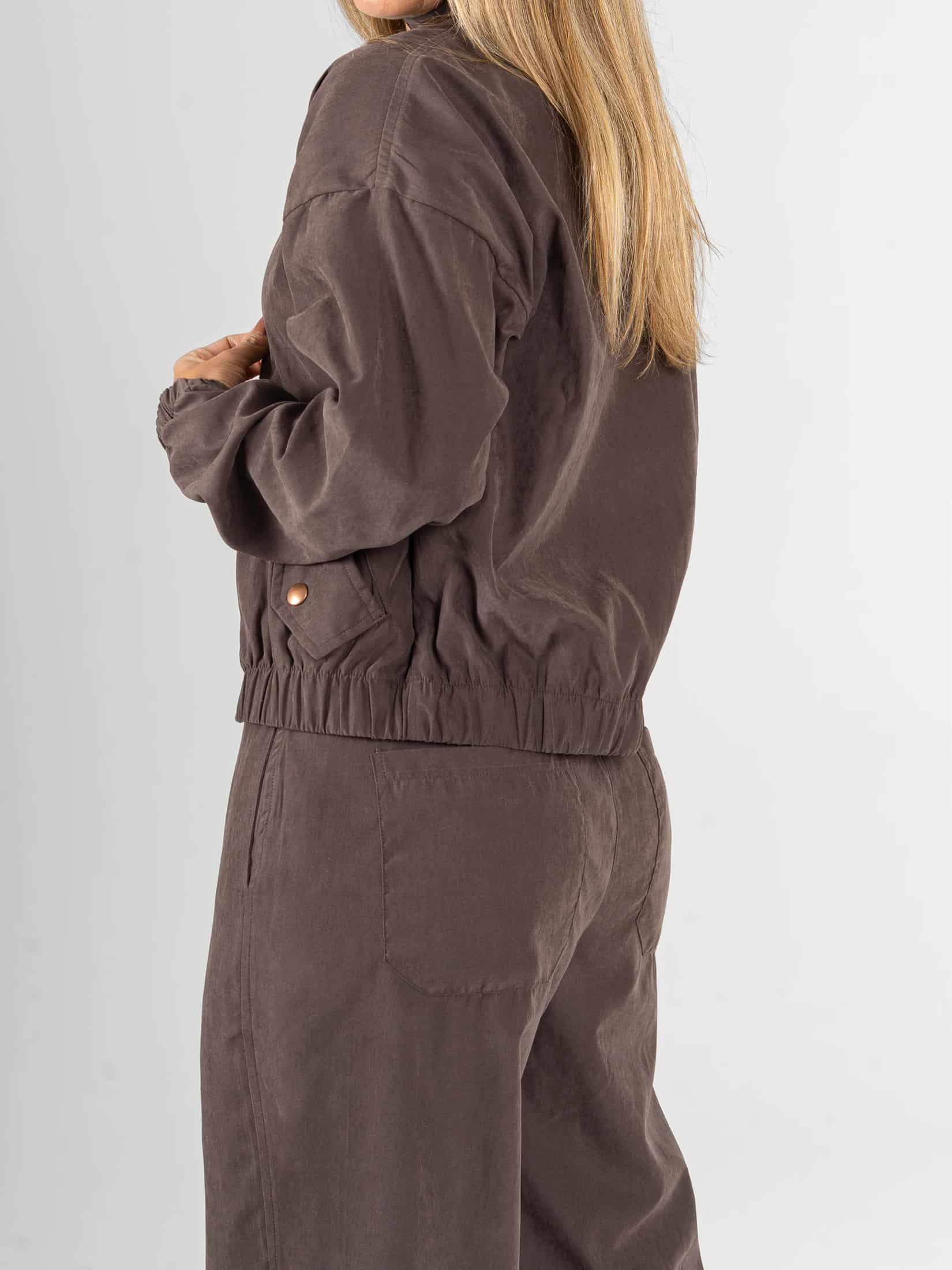 Ref: 0610663 Chaqueta, tejido plano liviano, cuello alto, con cremallera, tono café - miniatura 2