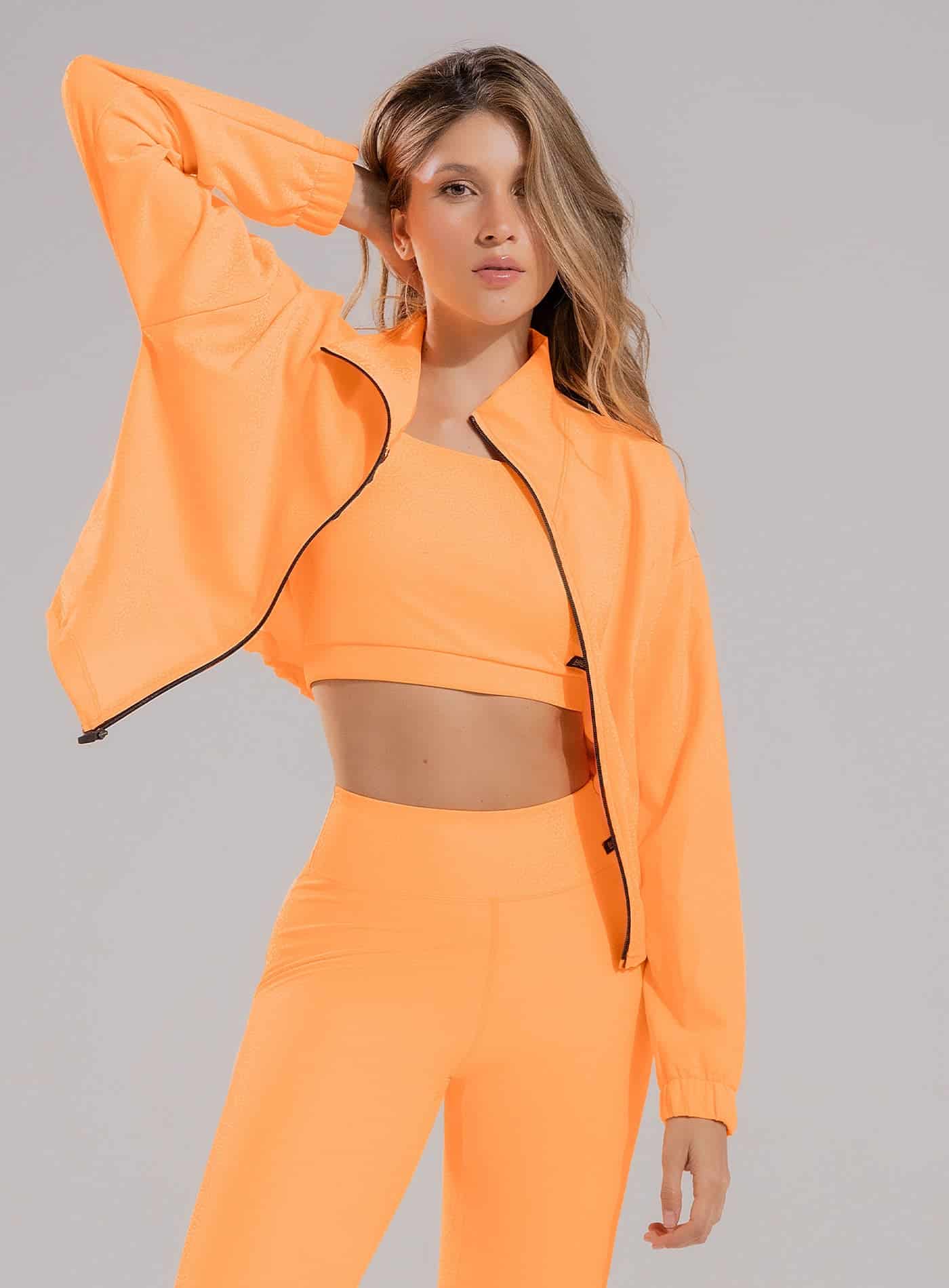 TOP DEPORTIVO EN TELA CON ACABADO BRILLANTE - PRECIO ESPECIAL - miniatura 2