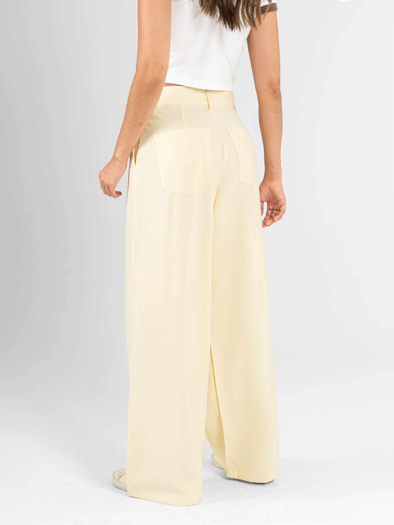Ref: 0620581 Pantalón mom flare, tejido plano liviano, detalle en pretina, tiro alto, tono amarillo - miniatura 2