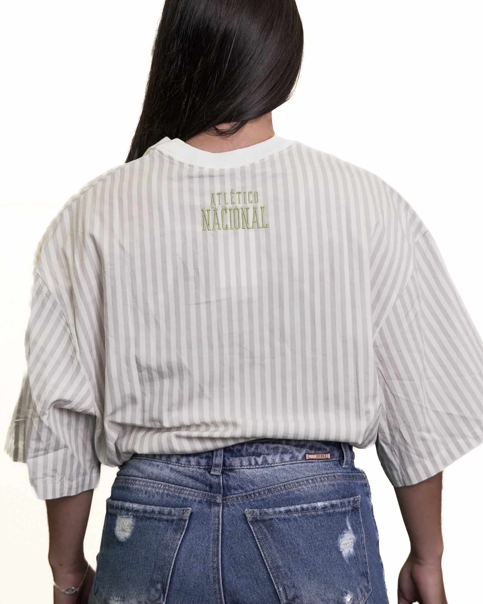 CAMISA BLANCA  RAYAS MUJER  NIKE - miniatura 11