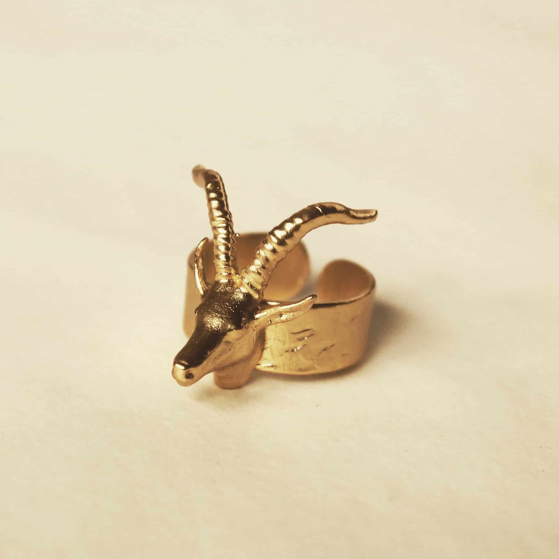 Anillo con cabeza de antílope - miniatura 3