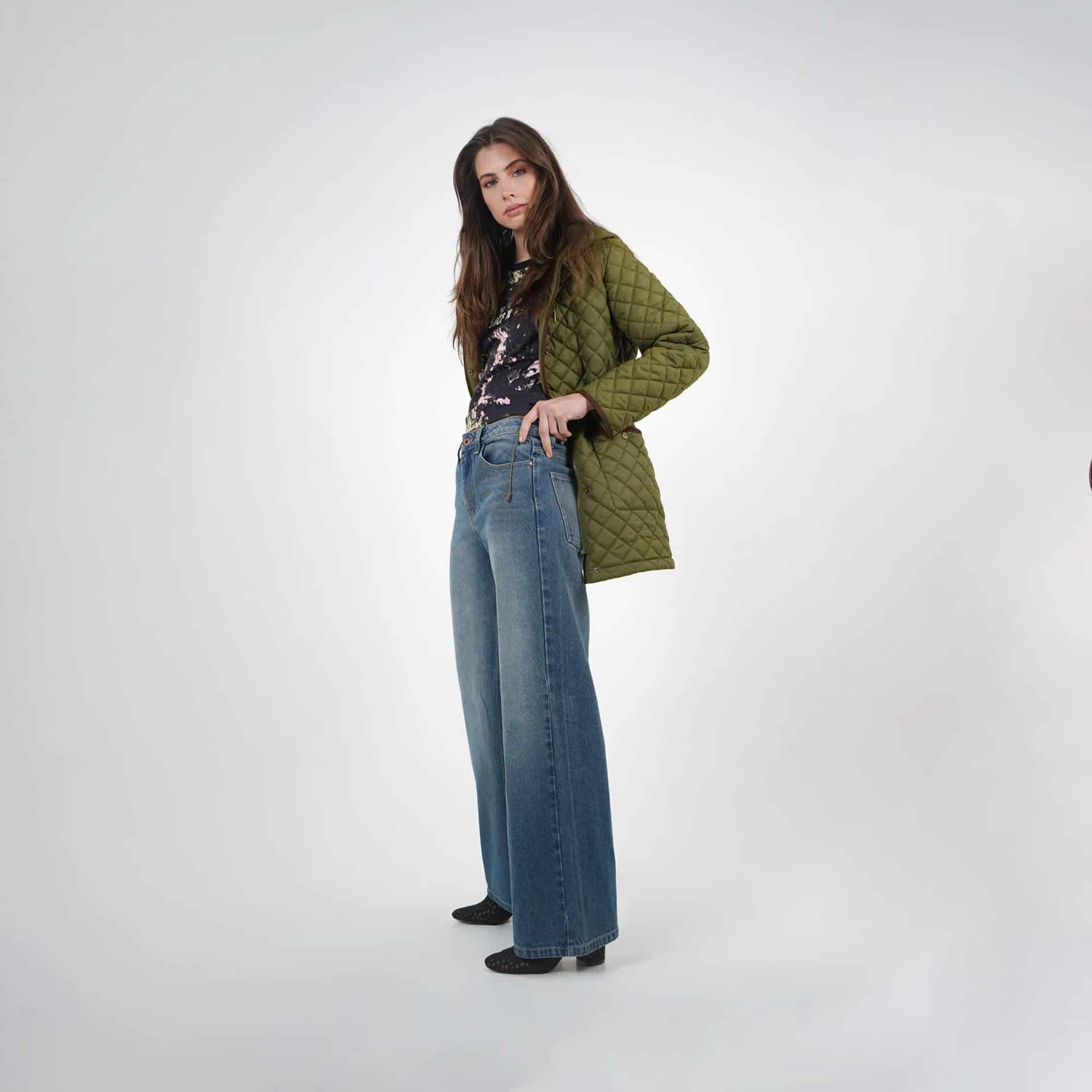Chaqueta acolchada larga cuello alto con capucha y ajuste en cintura - miniatura 32