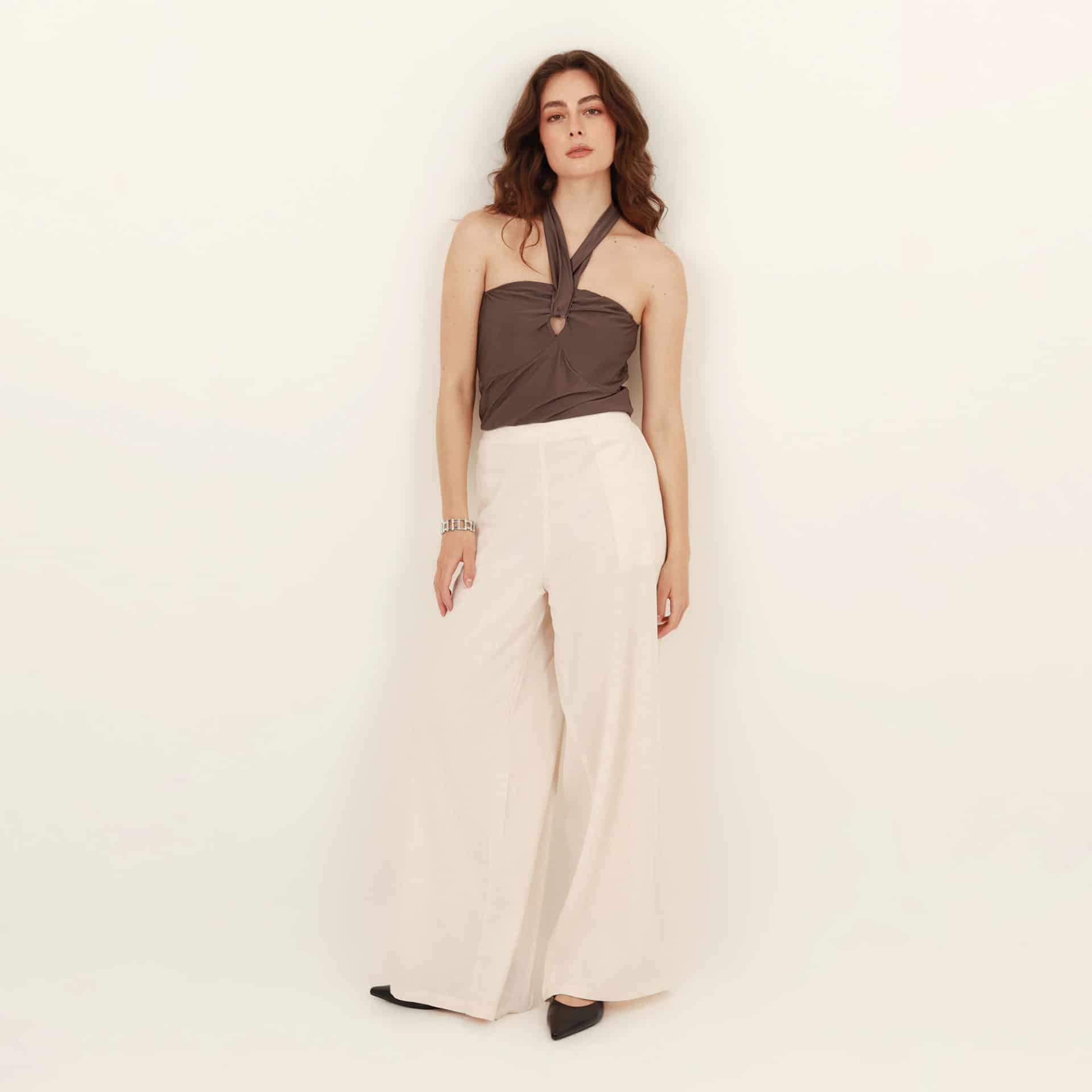 Camiseta strapless con lazo en cuello - miniatura 4