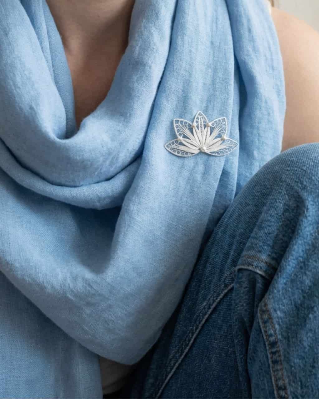 Prendedor Flor de Loto en Plata Filigrana - miniatura 2