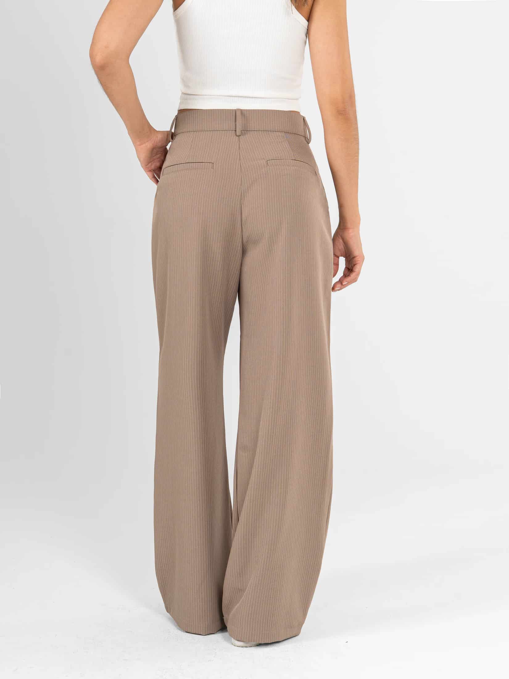 Ref: 0620537 Pantalón mom flare, tejido plano liviano, stretch, rayas, tono cafe - miniatura 2