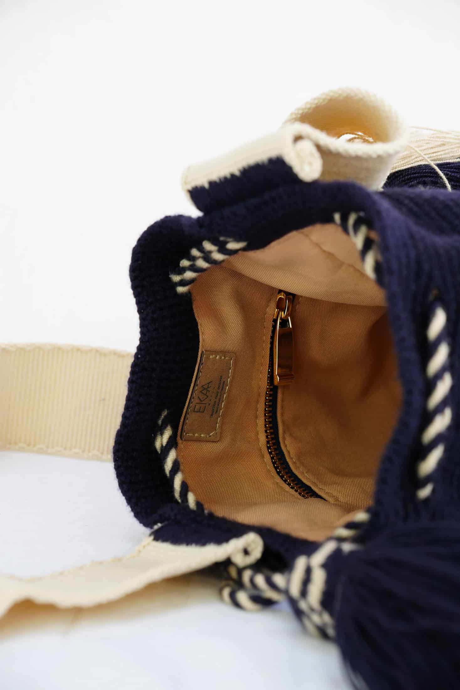 Mochila Mediana Unicolor Amistad - miniatura 3