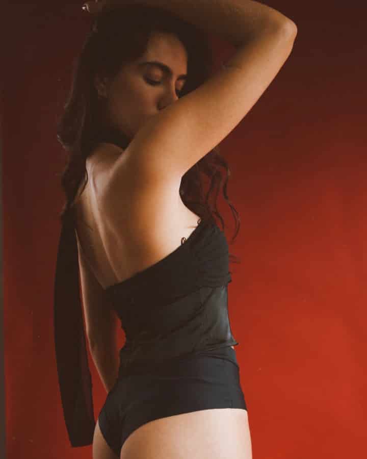 CROPTOP TESSA CON BUFANDA NEGRO - miniatura 3