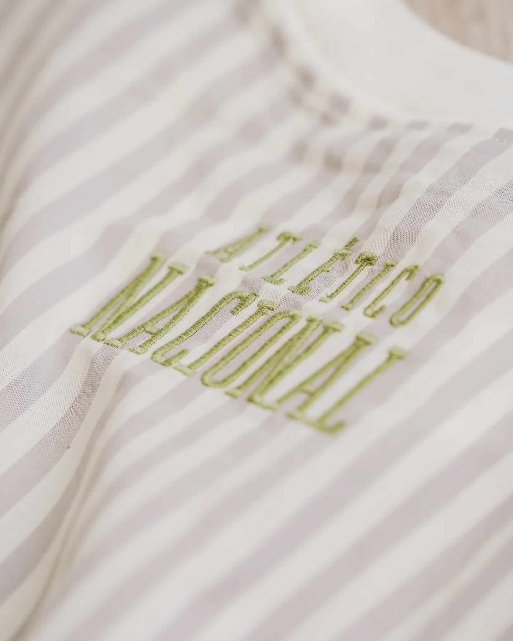 CAMISA BLANCA  RAYAS MUJER  NIKE - miniatura 14