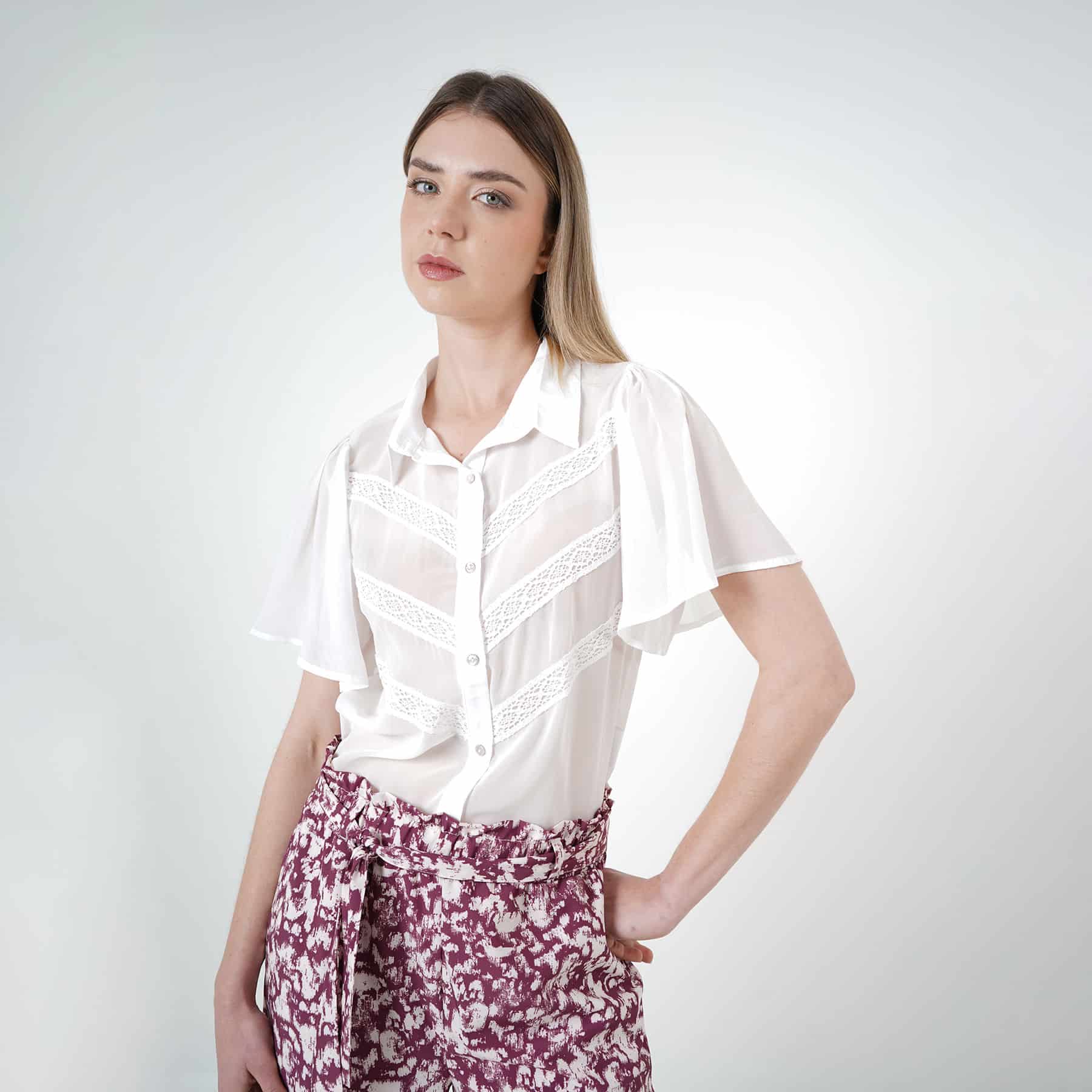 Blusa abierta cuello camisero manga corta bolero con encajes - miniatura 5